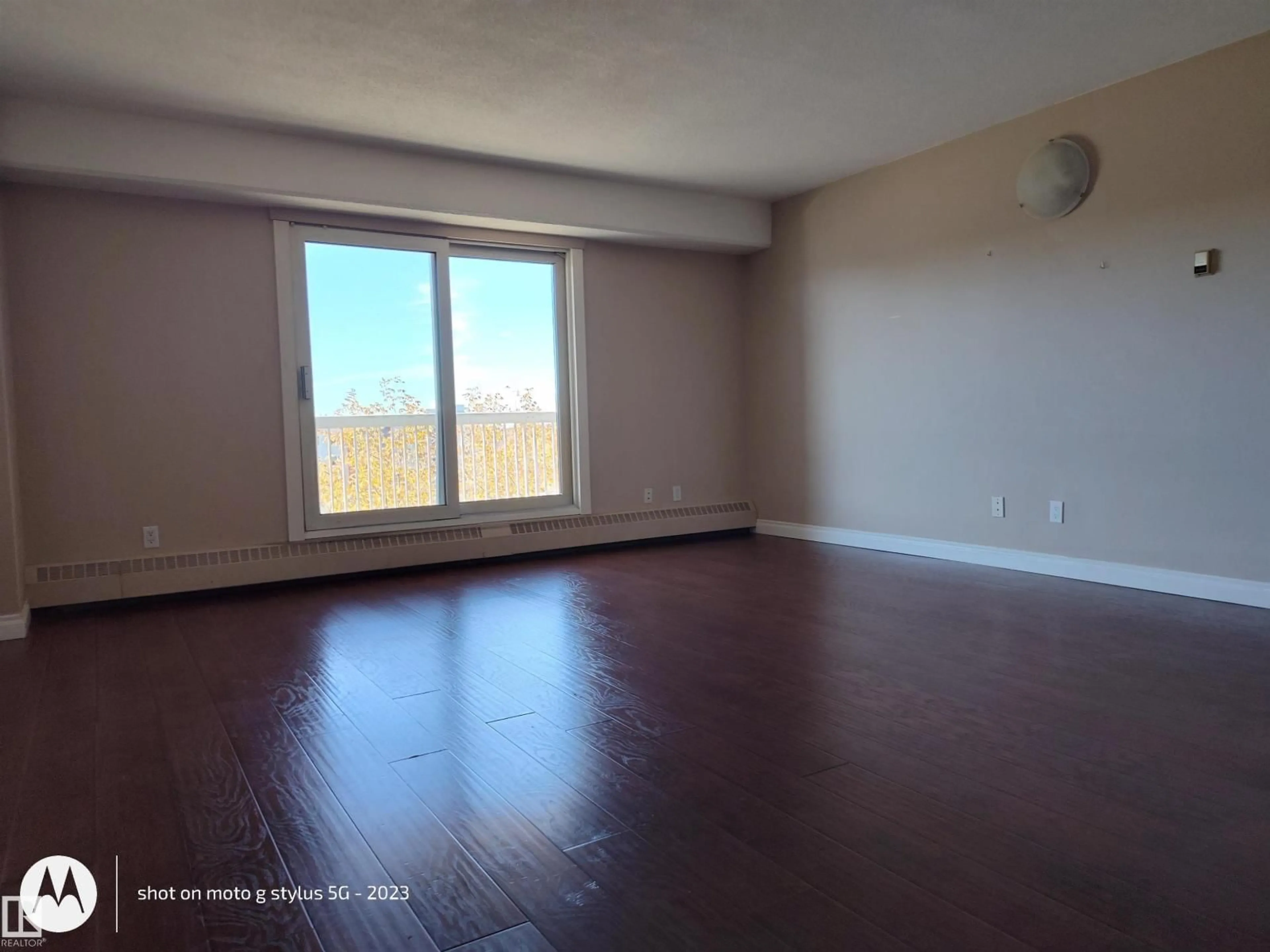 A pic of a room for NW - 809 11211 85 ST, Edmonton Alberta T5R4T7