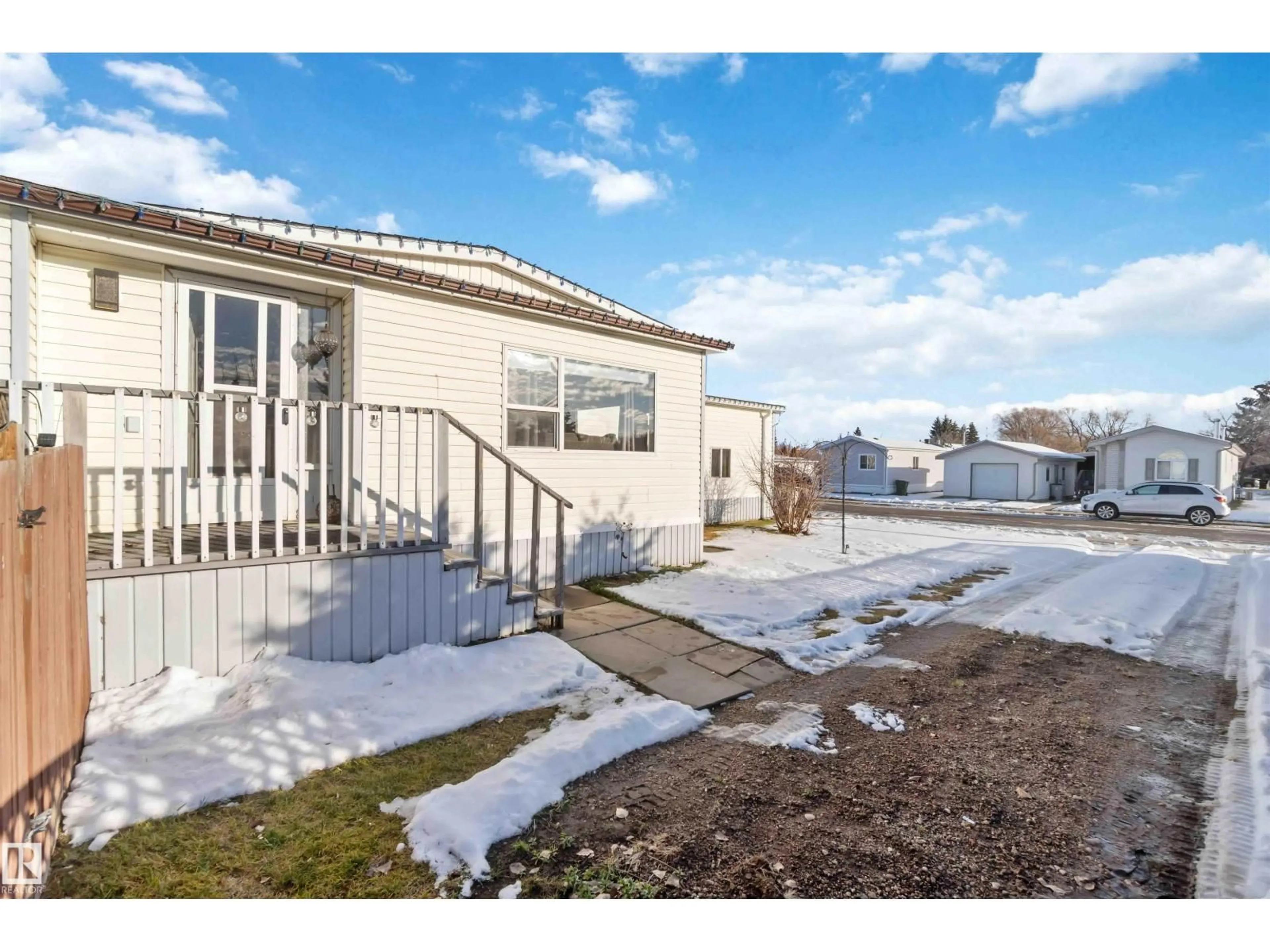 A pic from outside/outdoor area/front of a property/back of a property/a pic from drone, street for 5407 EASTVIEW CR, Redwater Alberta T0A2W0