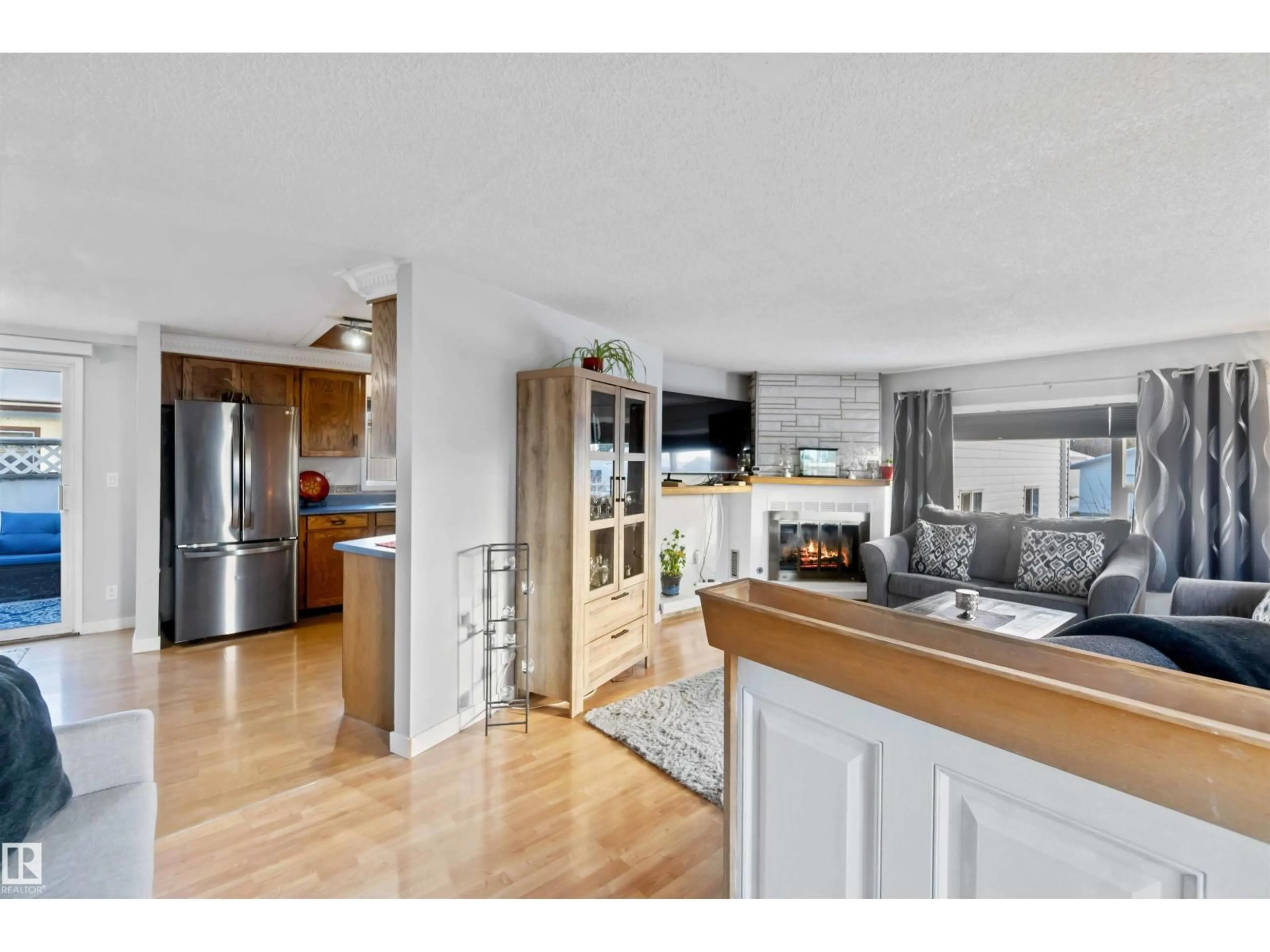 Open concept kitchen, wood/laminate floor for 5407 EASTVIEW CR, Redwater Alberta T0A2W0