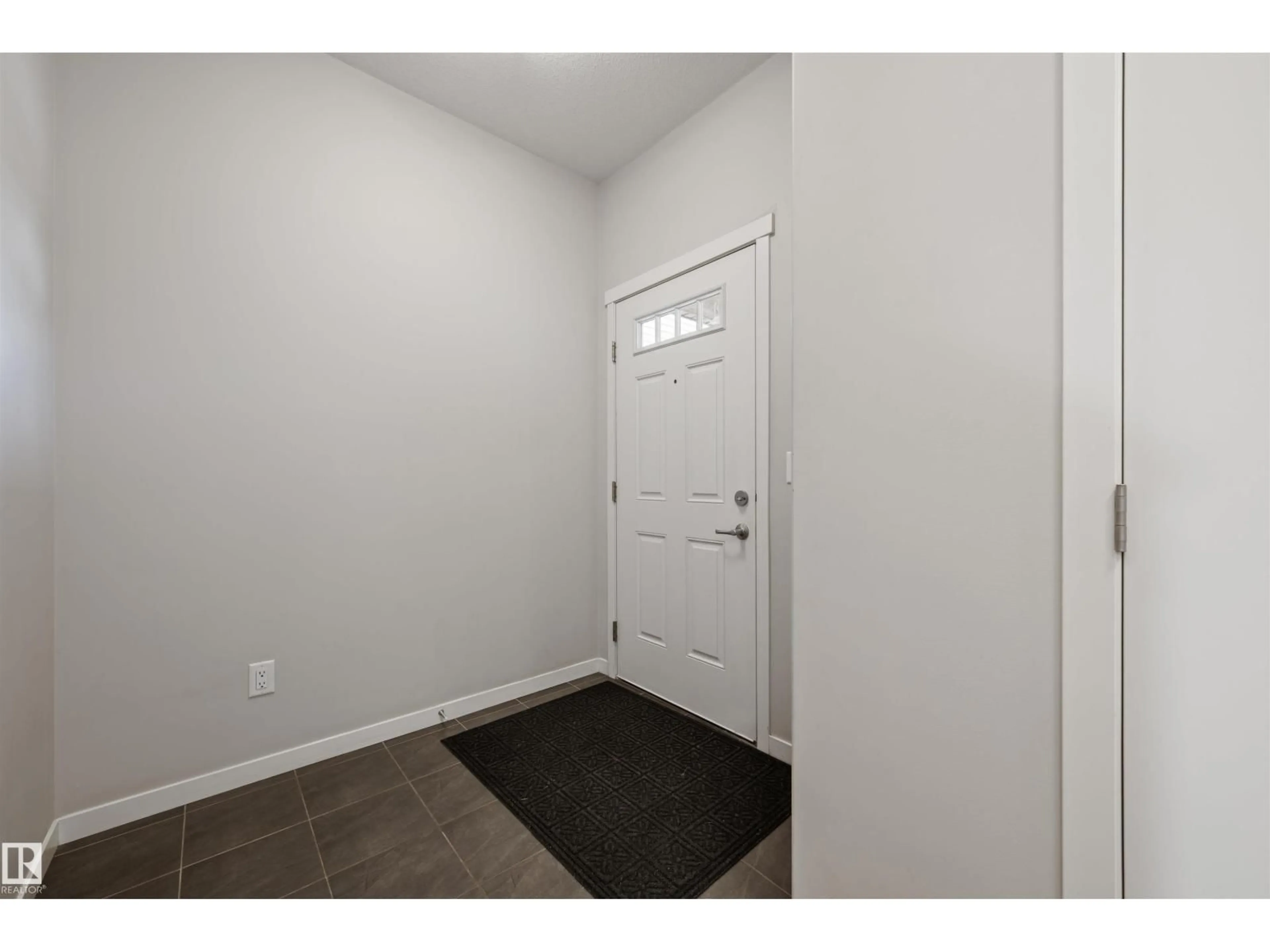 Indoor entryway for NW - 9864 222 ST, Edmonton Alberta T5T7J1