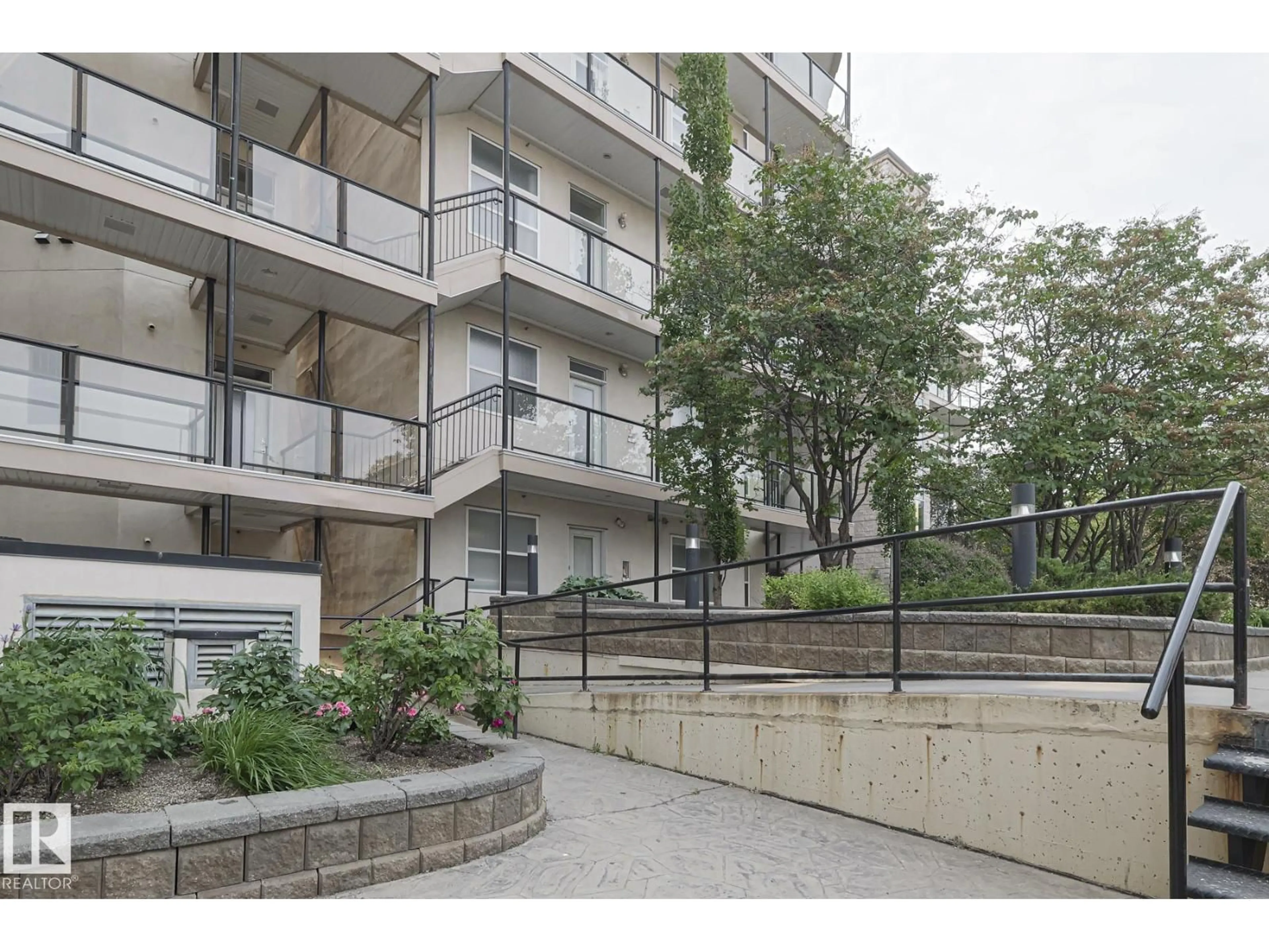 Patio, street for #113 - 9507 101 AV, Edmonton Alberta T5H4R1