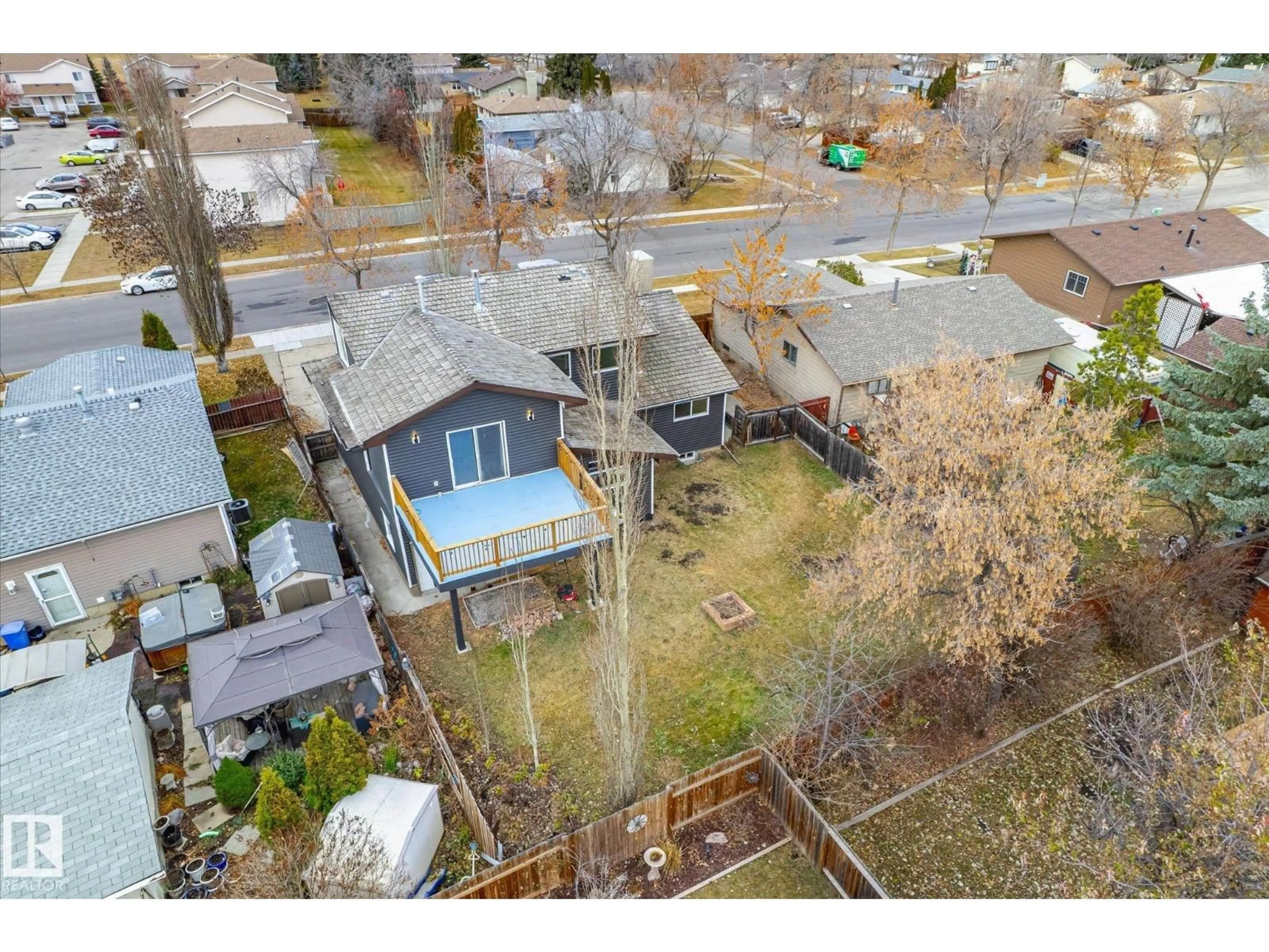 A pic from outside/outdoor area/front of a property/back of a property/a pic from drone, street for 67 ARLINGTON DR, St. Albert Alberta T8N2Z2