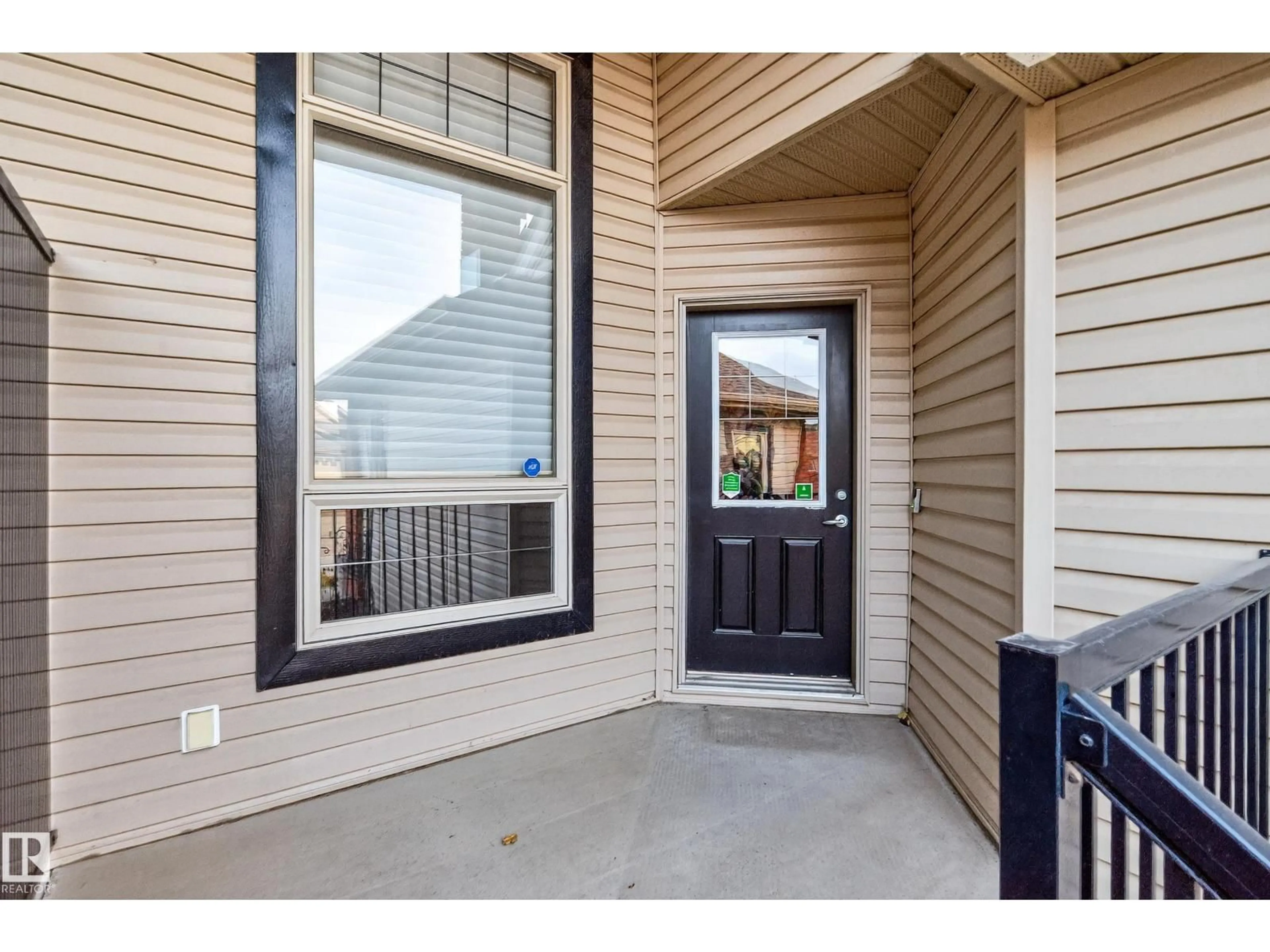 Indoor entryway for 31 841 156 ST, Edmonton Alberta T6R0B3
