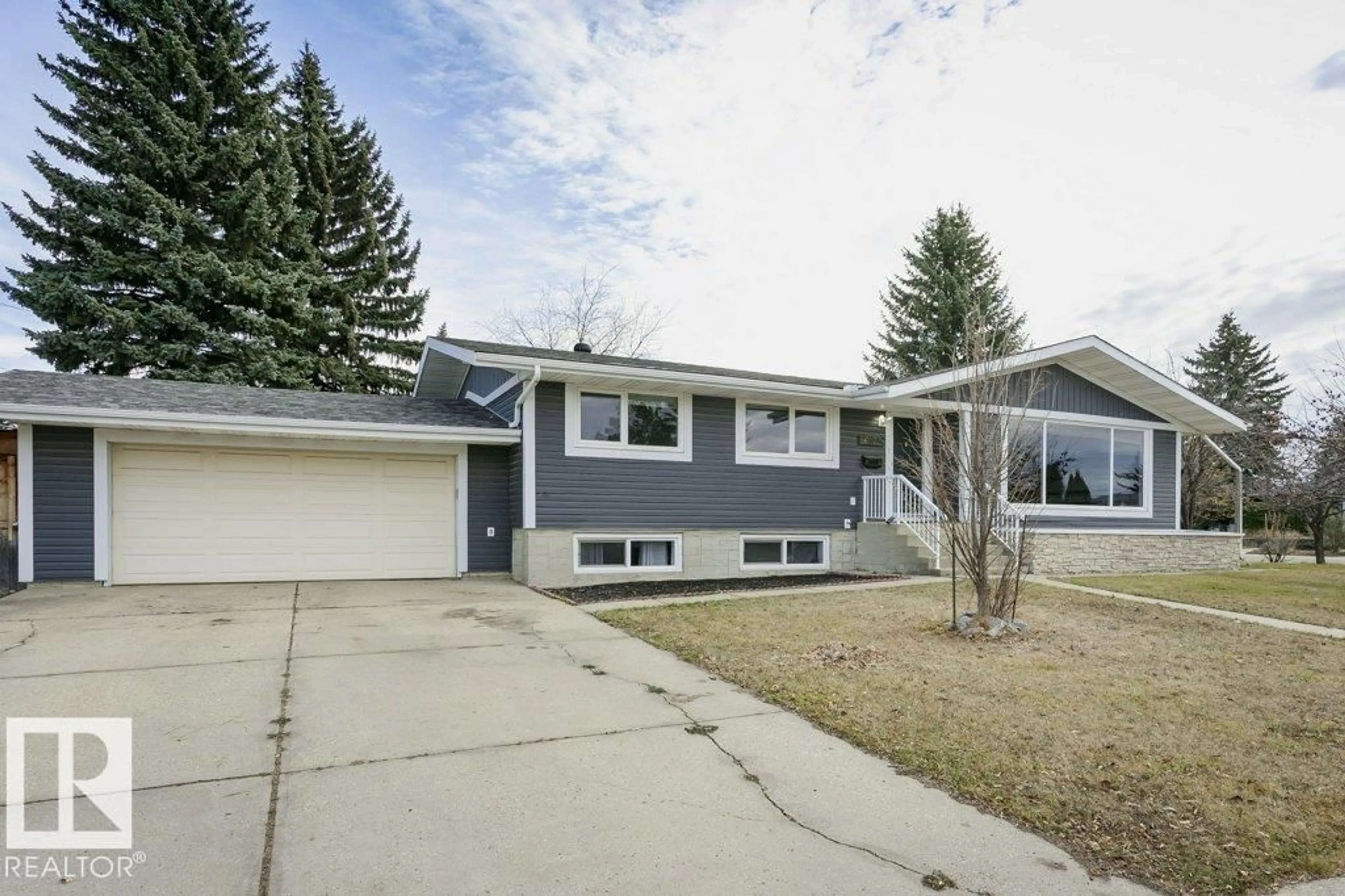 Home with vinyl exterior material, street for 8607 62 ST, Edmonton Alberta T6B1N4