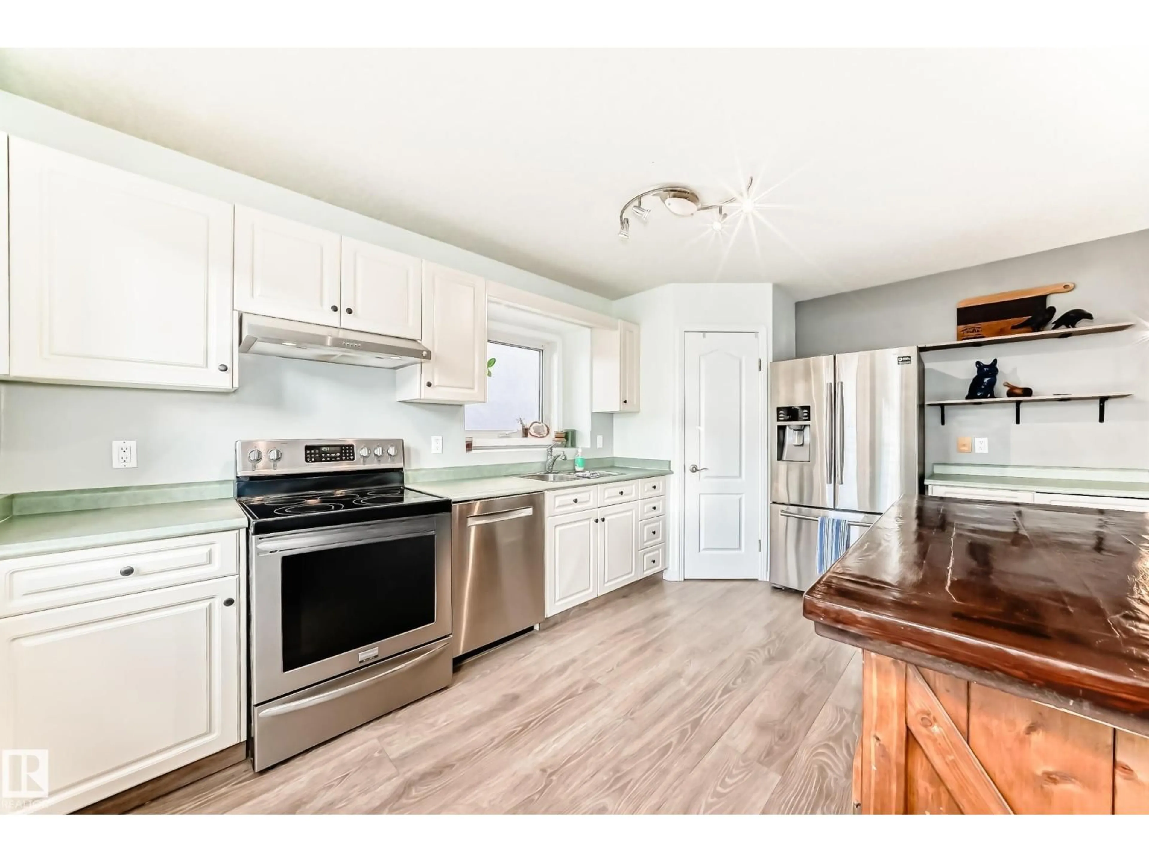 Open concept kitchen, unknown for 1619 WELBOURN CV, Edmonton Alberta T6M2M3