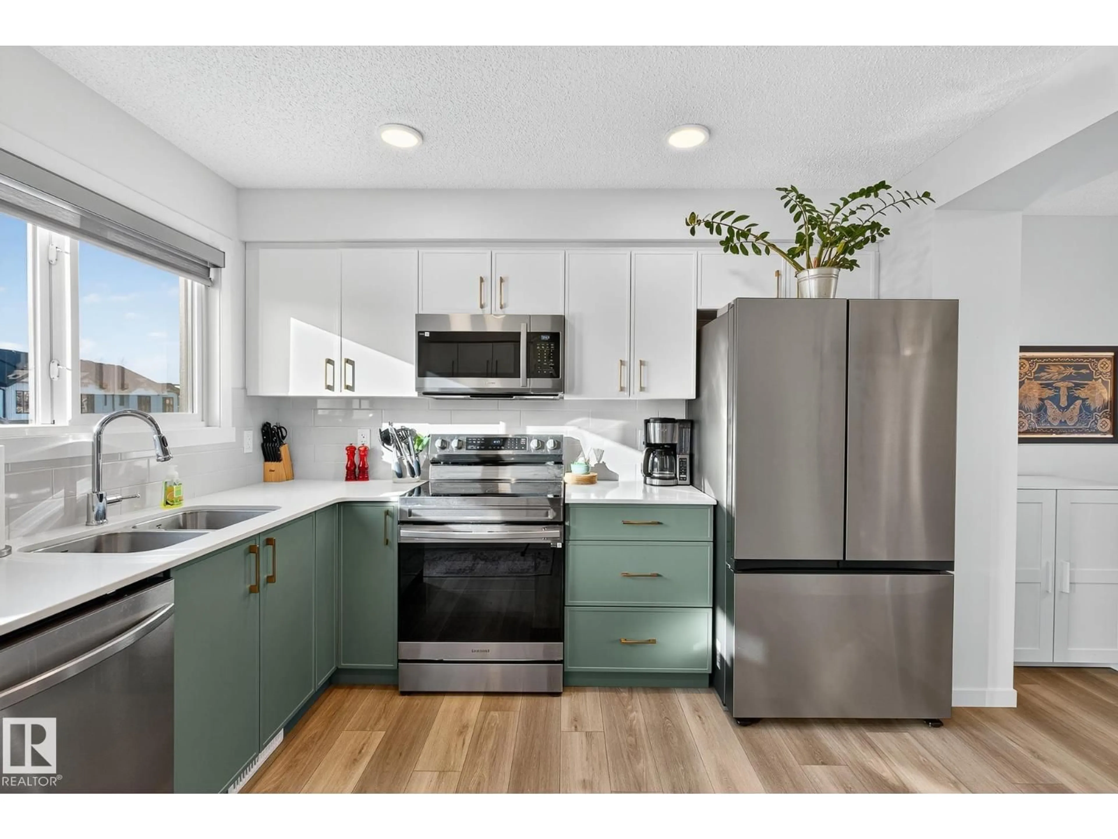 Open concept kitchen, unknown for 1174 ASTER BV, Edmonton Alberta T6T2S2