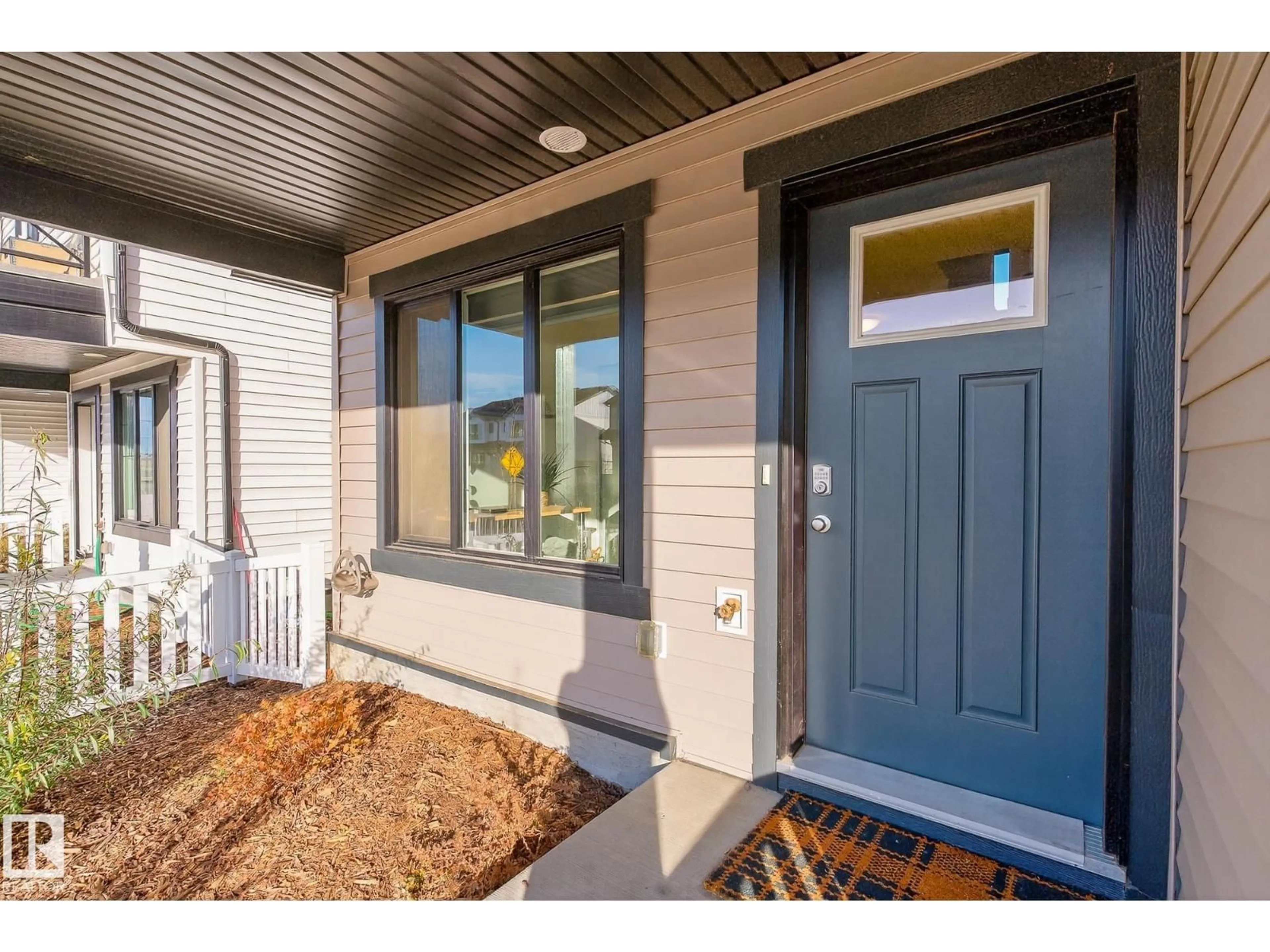 Indoor entryway for 1174 ASTER BV, Edmonton Alberta T6T2S2