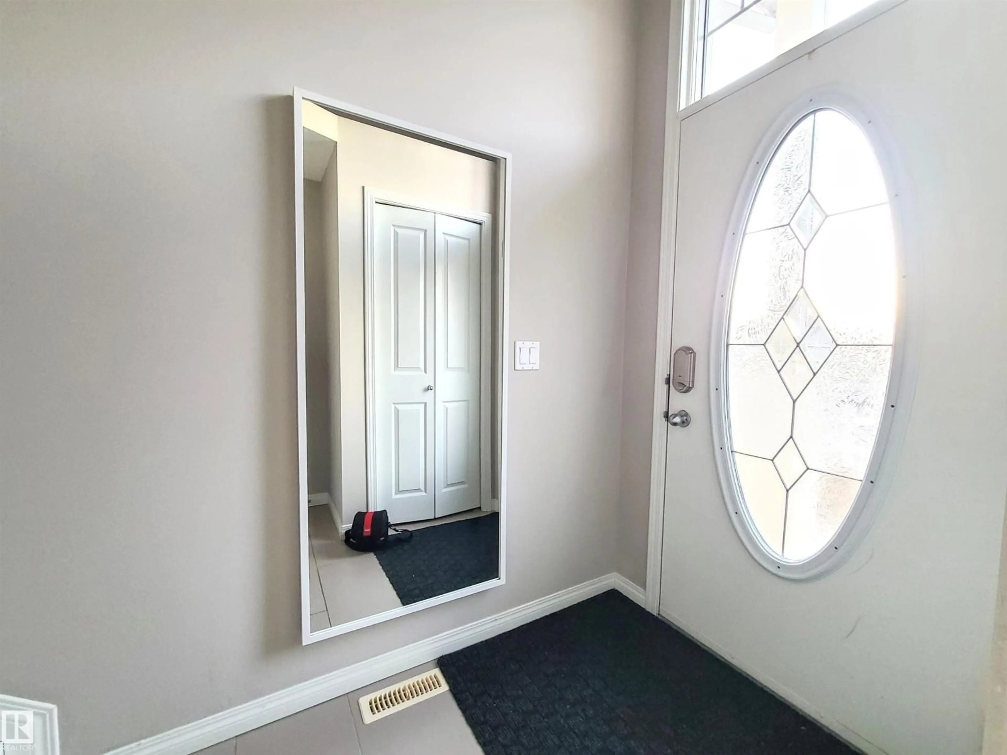 Indoor entryway for 448 HEMMINGWAY RD, Edmonton Alberta T6M0M5