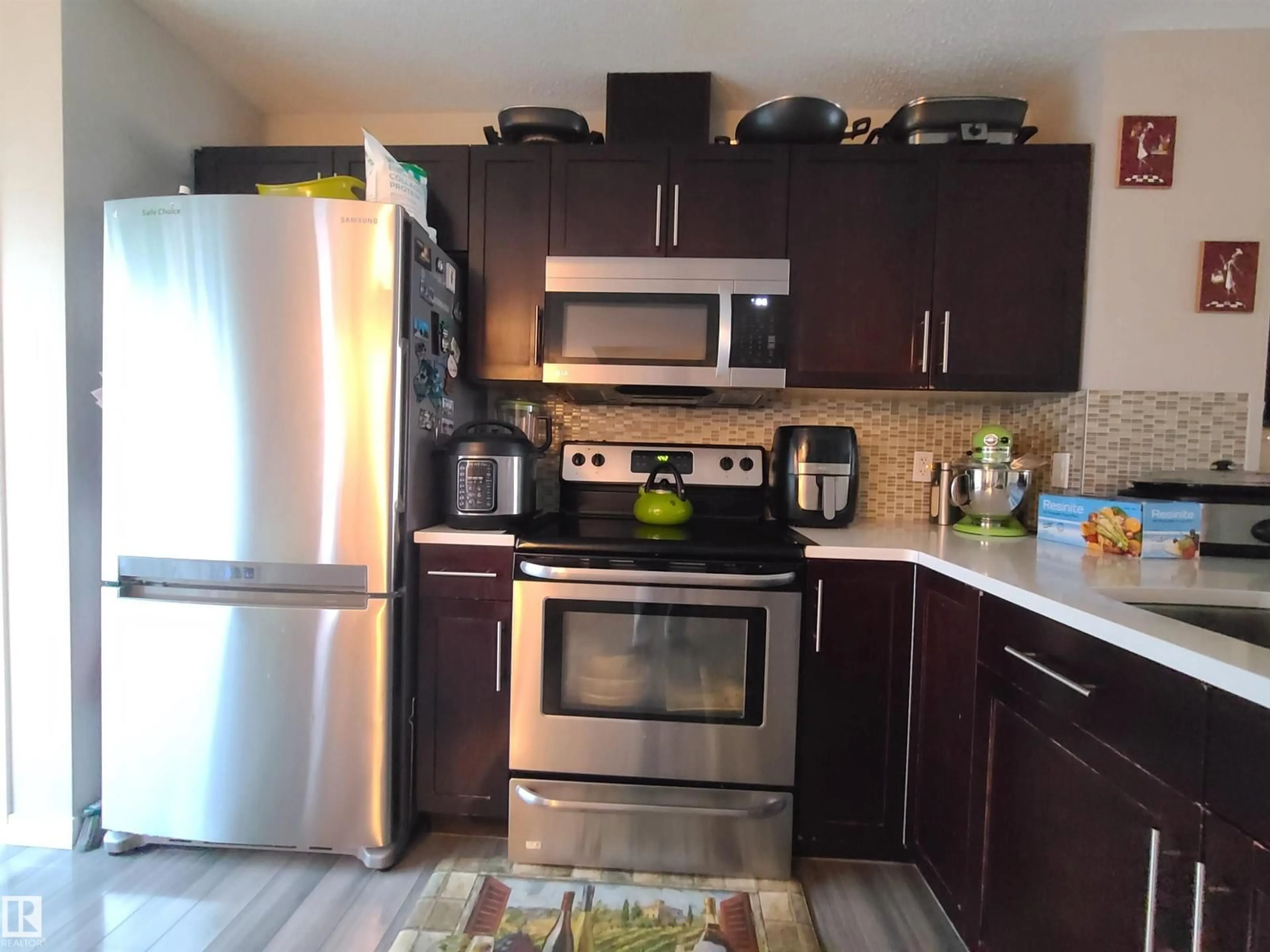 Standard kitchen, unknown for 448 HEMMINGWAY RD, Edmonton Alberta T6M0M5