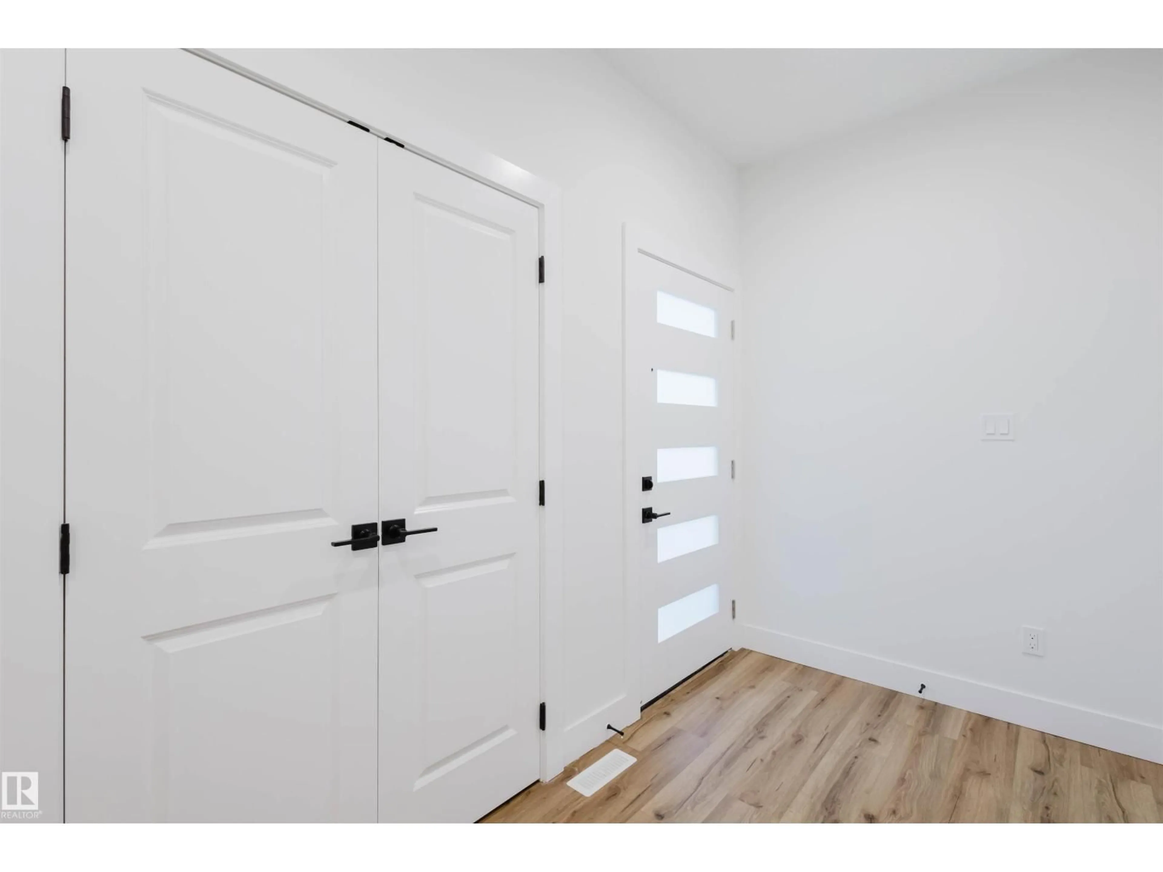 Indoor entryway for 367 BLUFF CV, Leduc Alberta T9E1S2