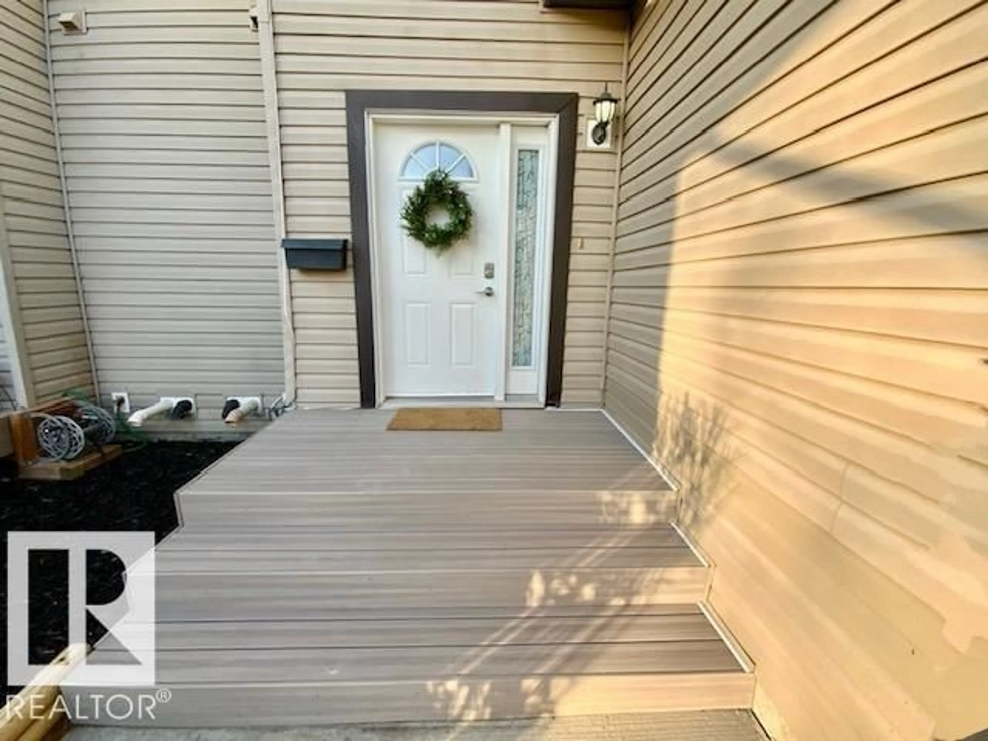 Indoor entryway for B - 4706 57 AV, Wetaskiwin Alberta T9A3S9
