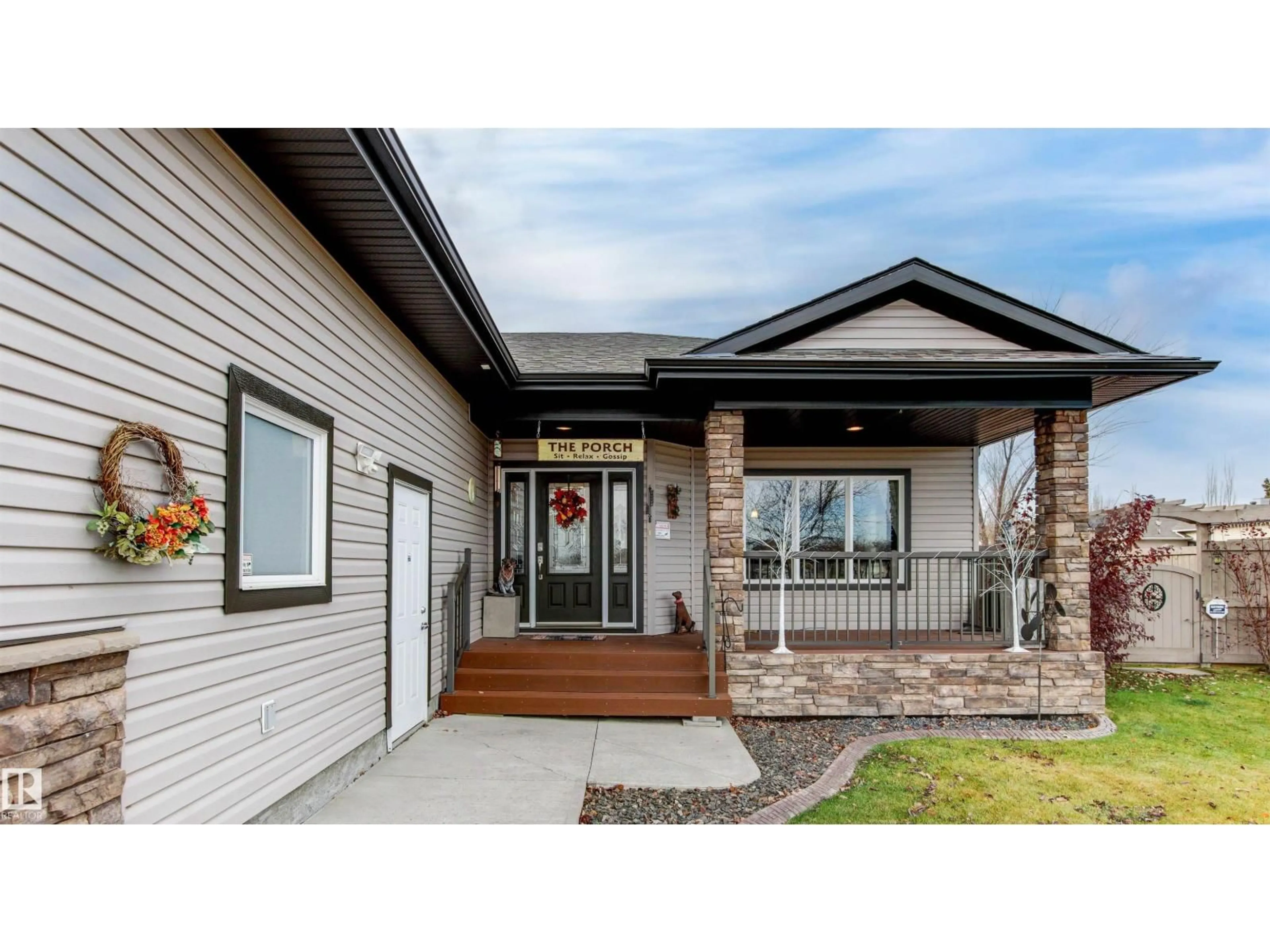 Home with vinyl exterior material, unknown for 50 WILLOW WOOD LN, Stony Plain Alberta T7Z0E3