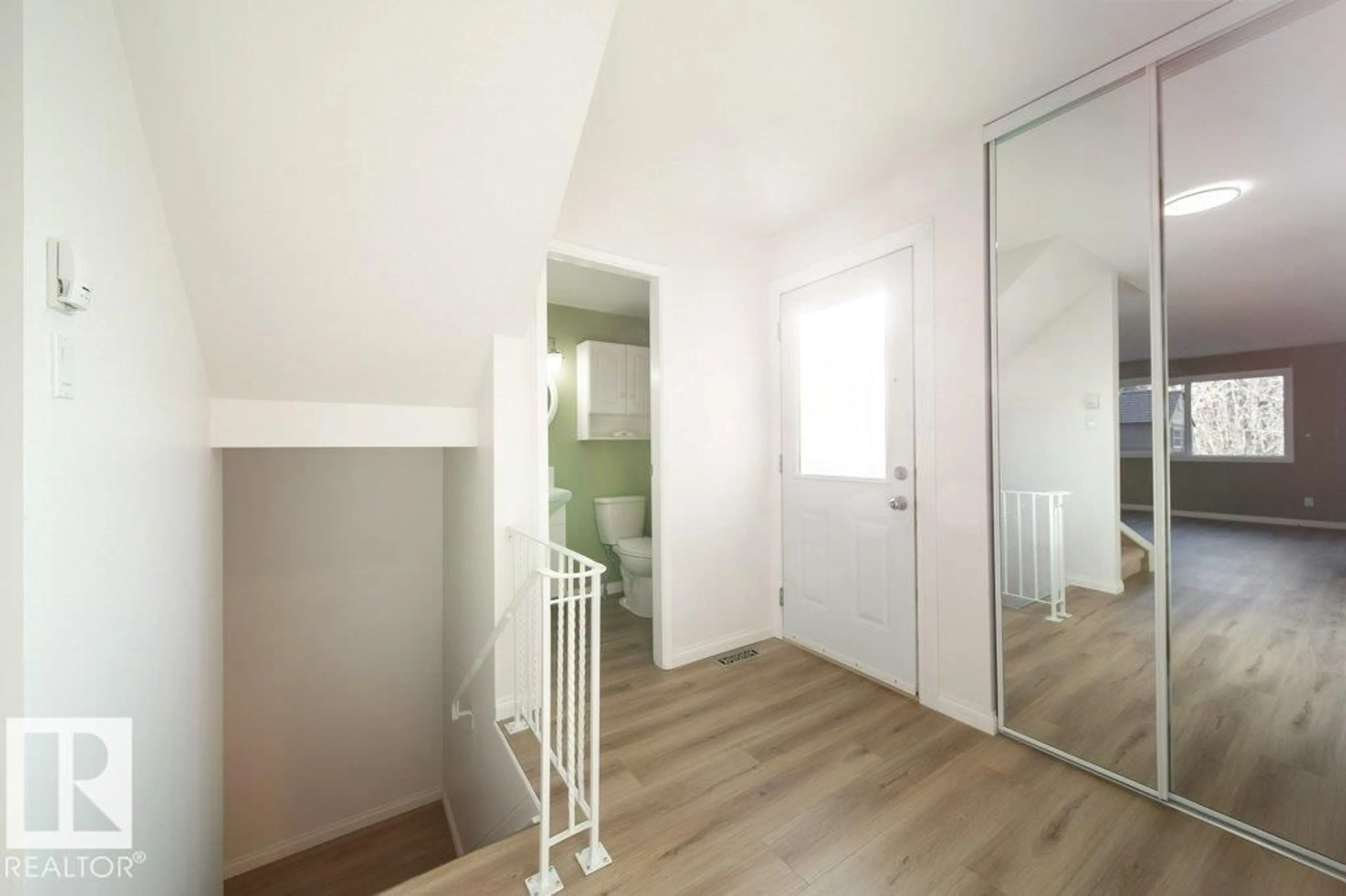 Indoor entryway for 68 GREAT OAKS, Sherwood Park Alberta T8A0V8