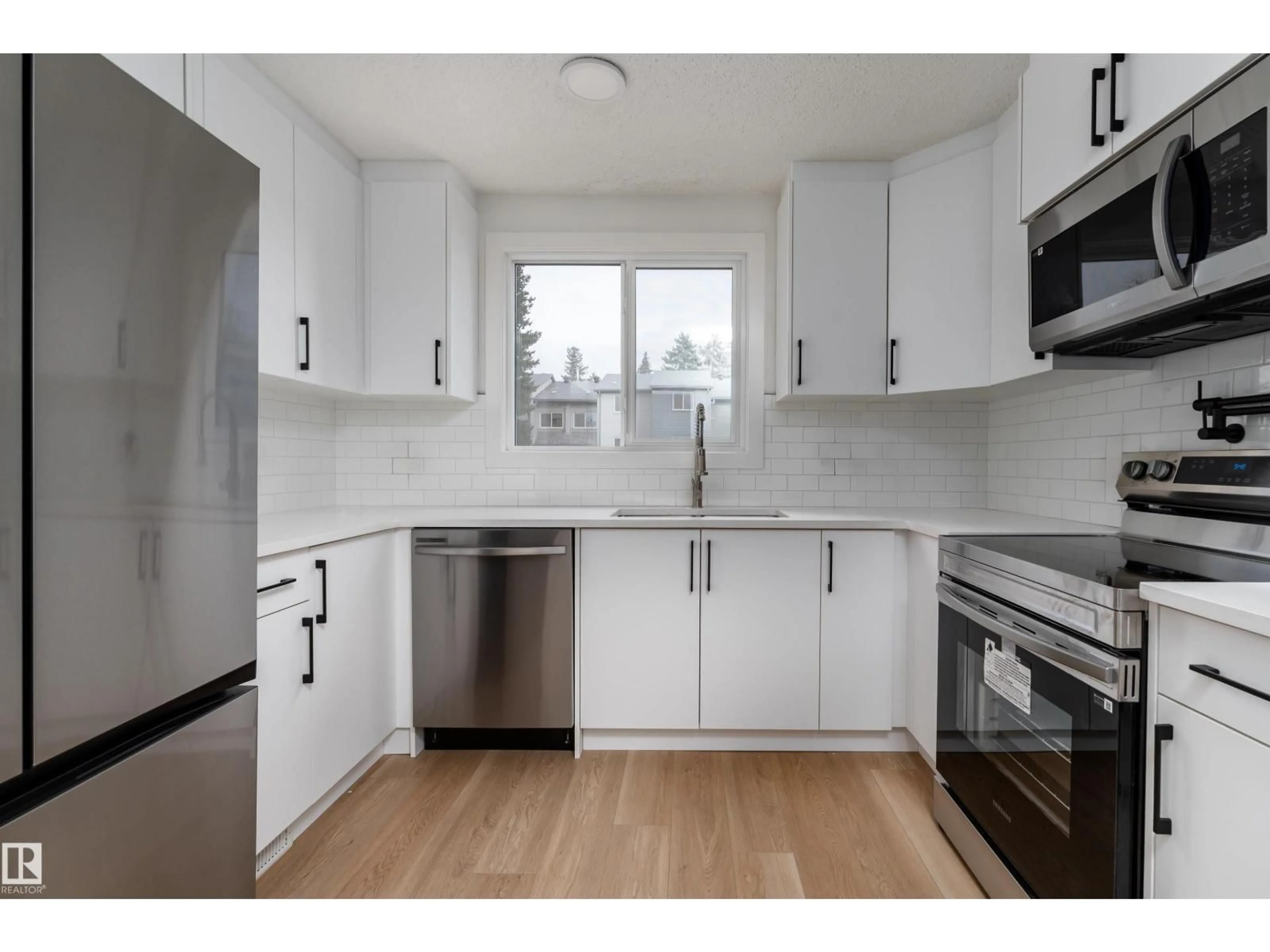 Standard kitchen, wood/laminate floor for 14217 32 ST, Edmonton Alberta T5Y1H3