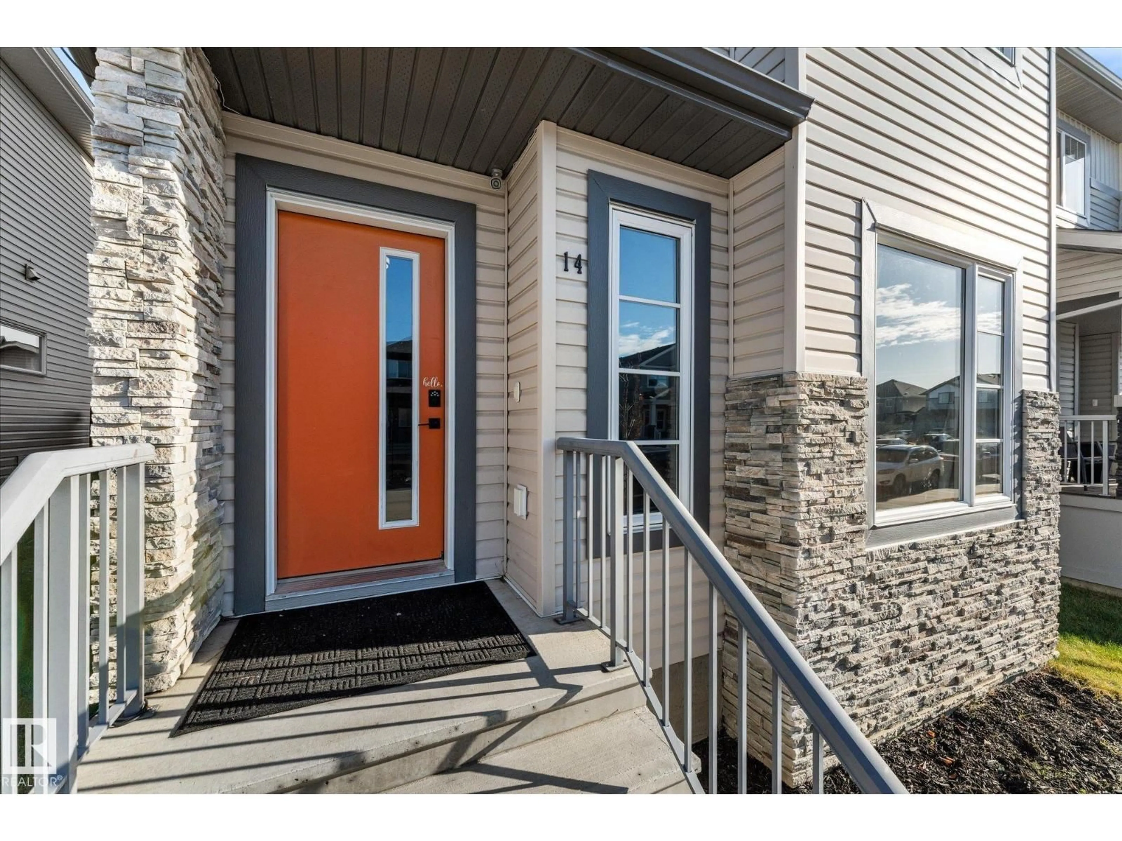 Indoor entryway for 14 HEMINGWAY CR, Spruce Grove Alberta T7X2L6