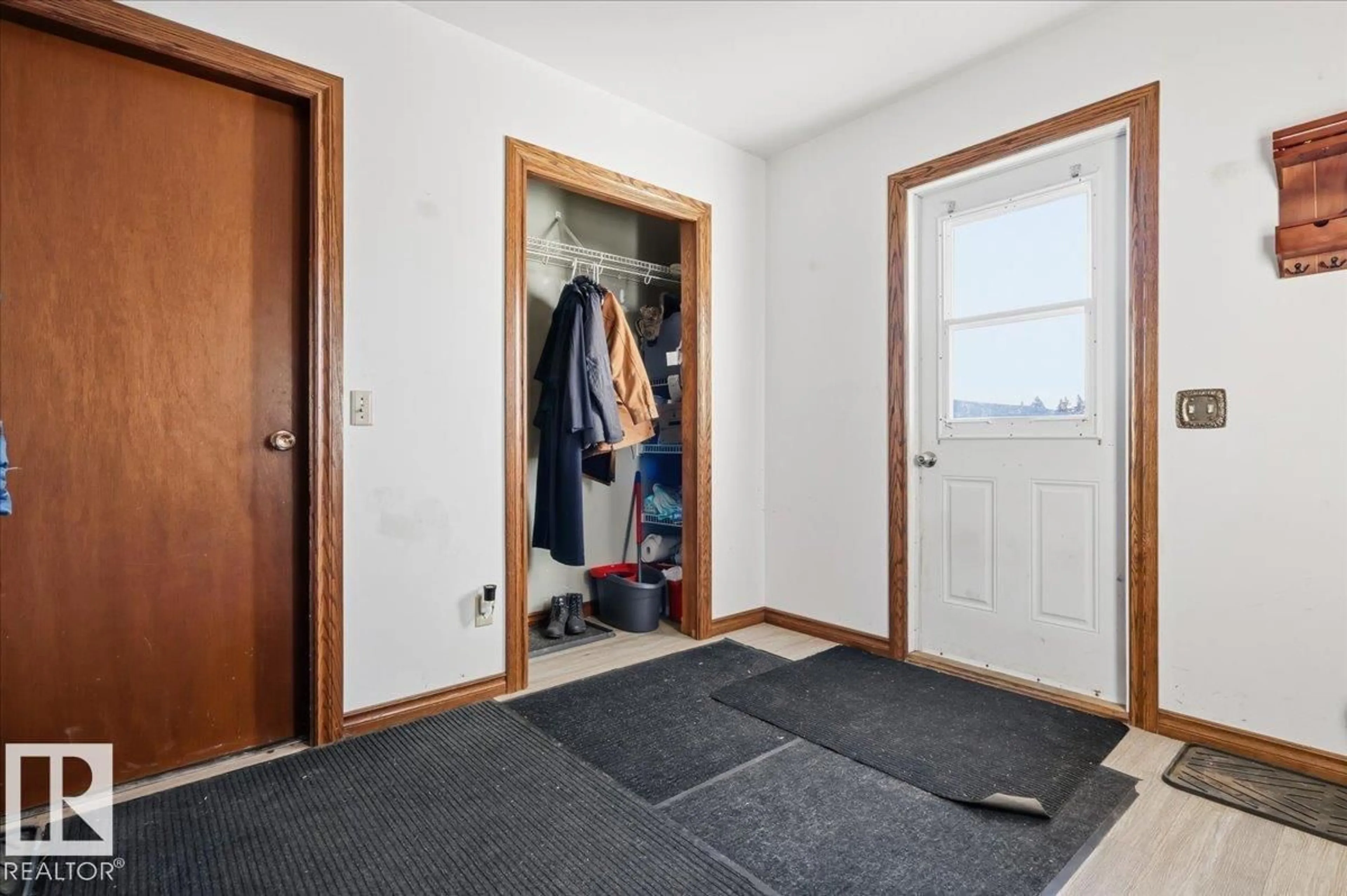 Indoor entryway for 453058 RGE ROAD 270, Rural Wetaskiwin County Alberta T0C1H0