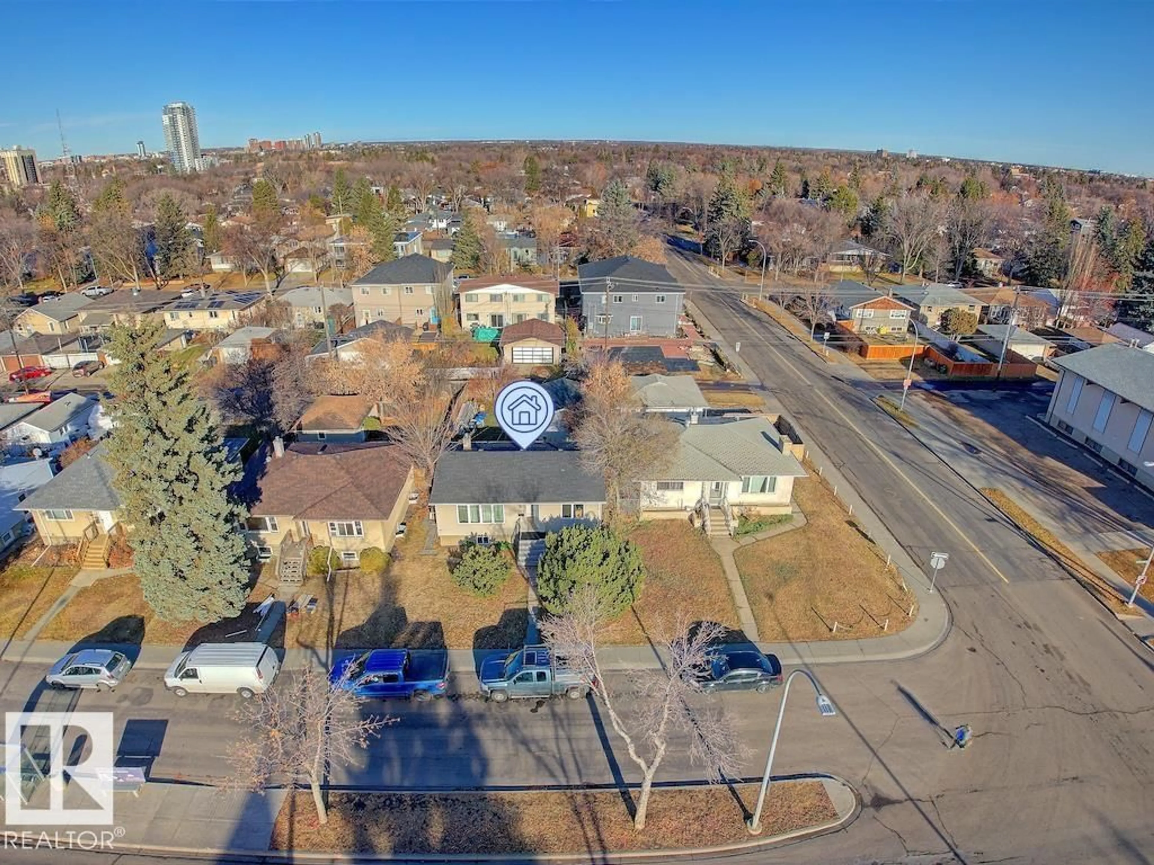 A pic from outside/outdoor area/front of a property/back of a property/a pic from drone, street for 7908 82 AV, Edmonton Alberta T6C0Y0