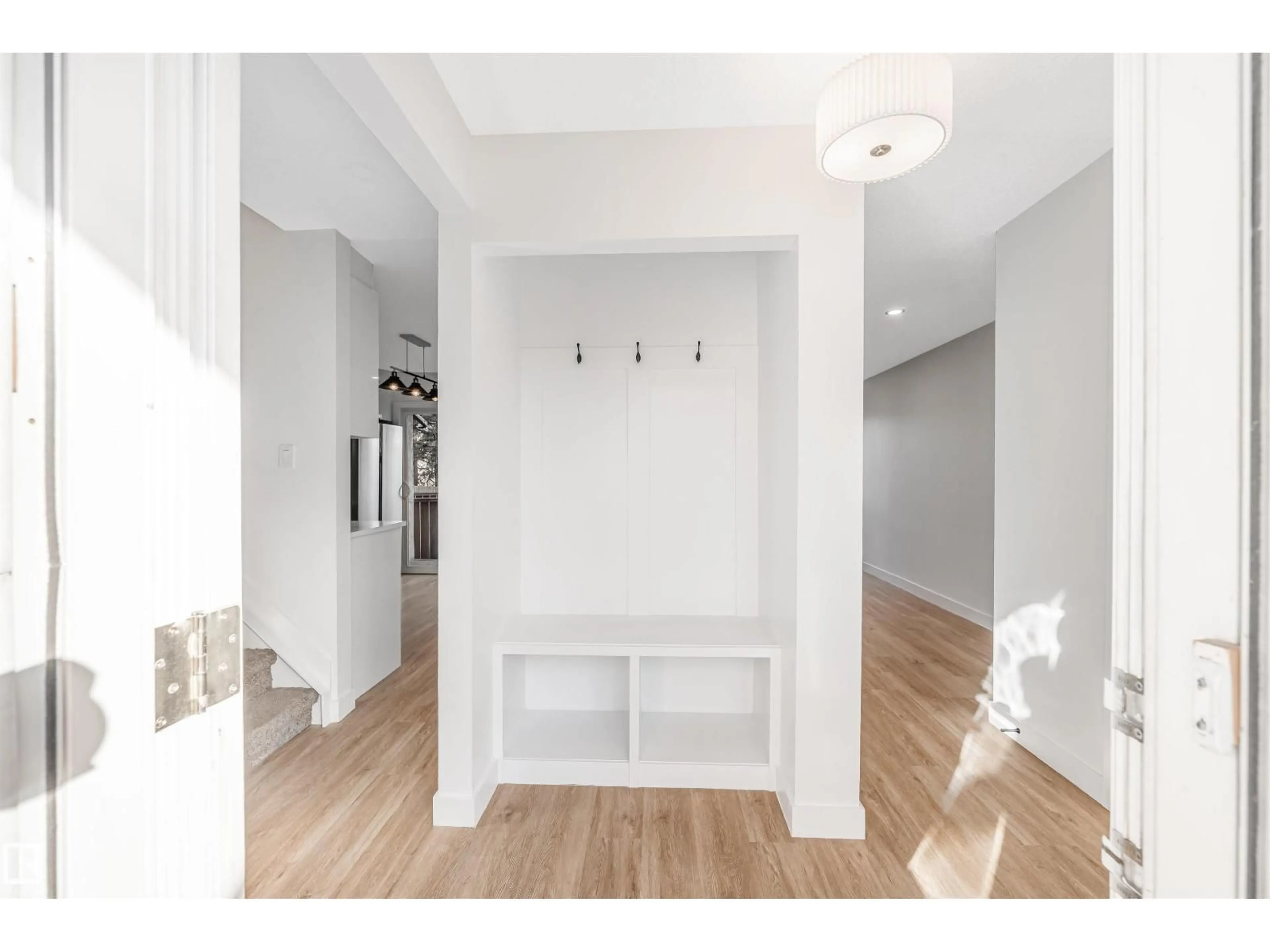 Indoor entryway for 6030 MILL WOODS RD S, Edmonton Alberta T6L1N5