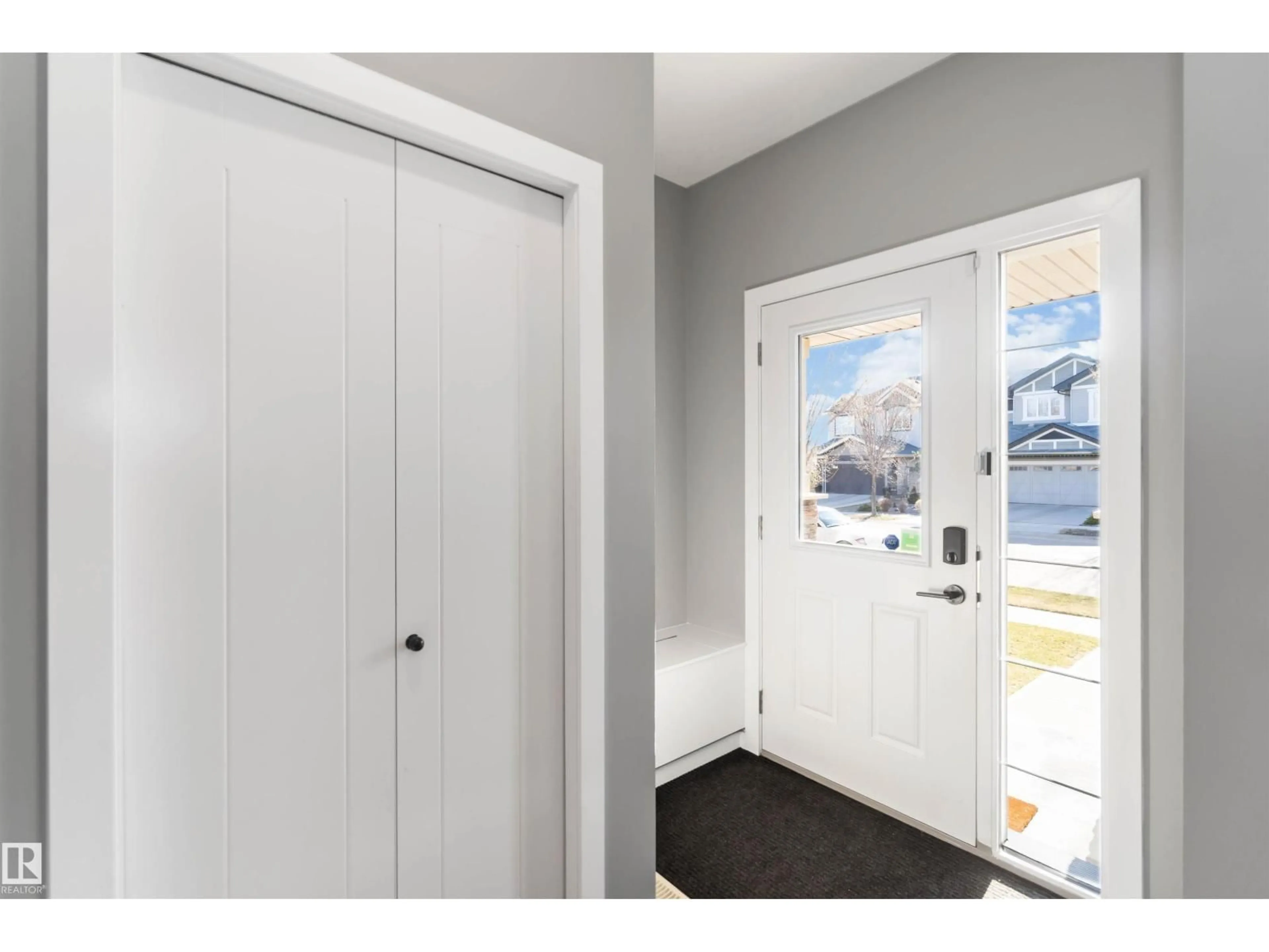 Indoor entryway for 2122 GLENRIDDING WY, Edmonton Alberta T6W2H4
