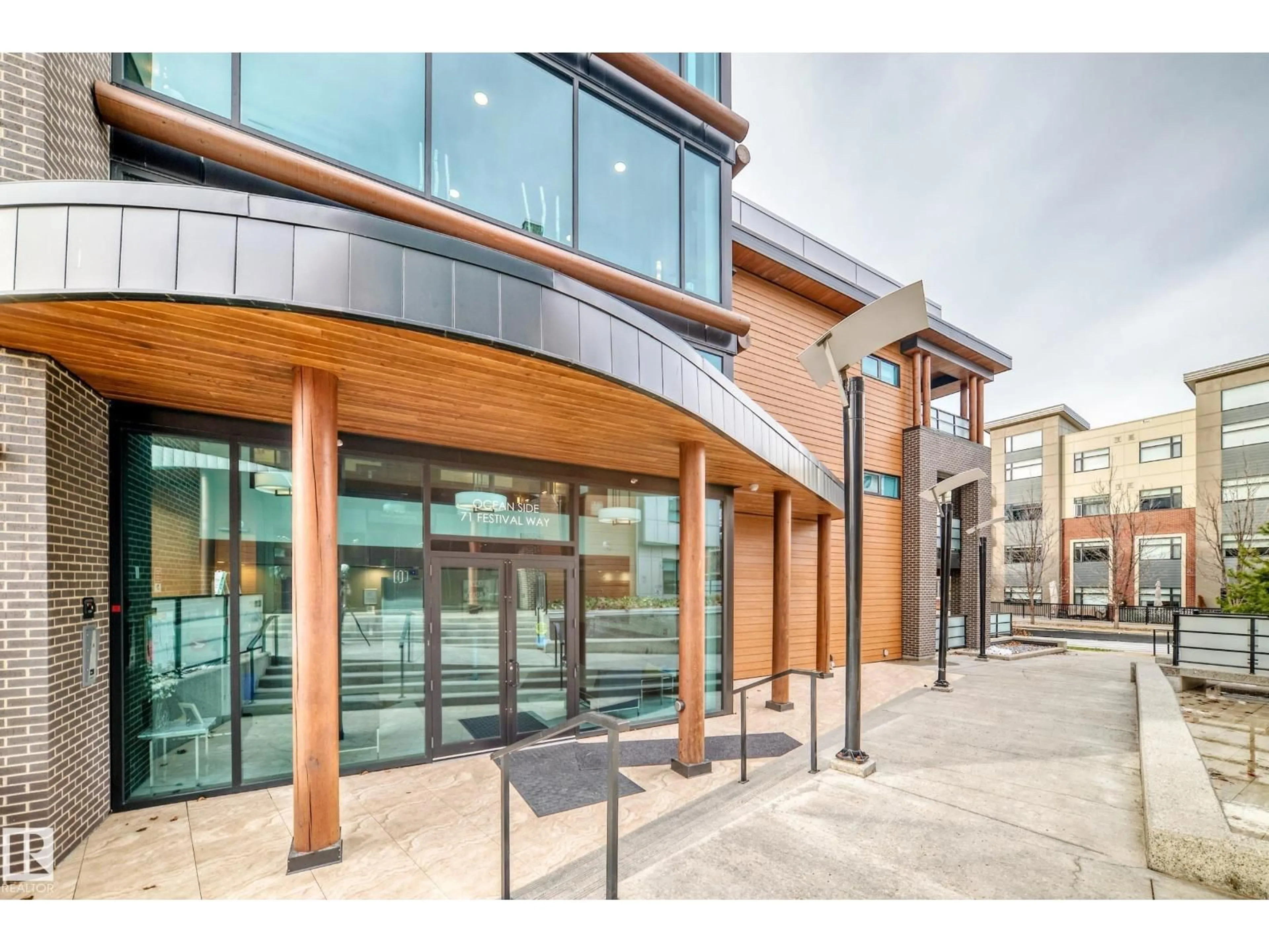 Indoor foyer for 71 - 312 FESTIVAL WY, Sherwood Park Alberta T8A4Z1