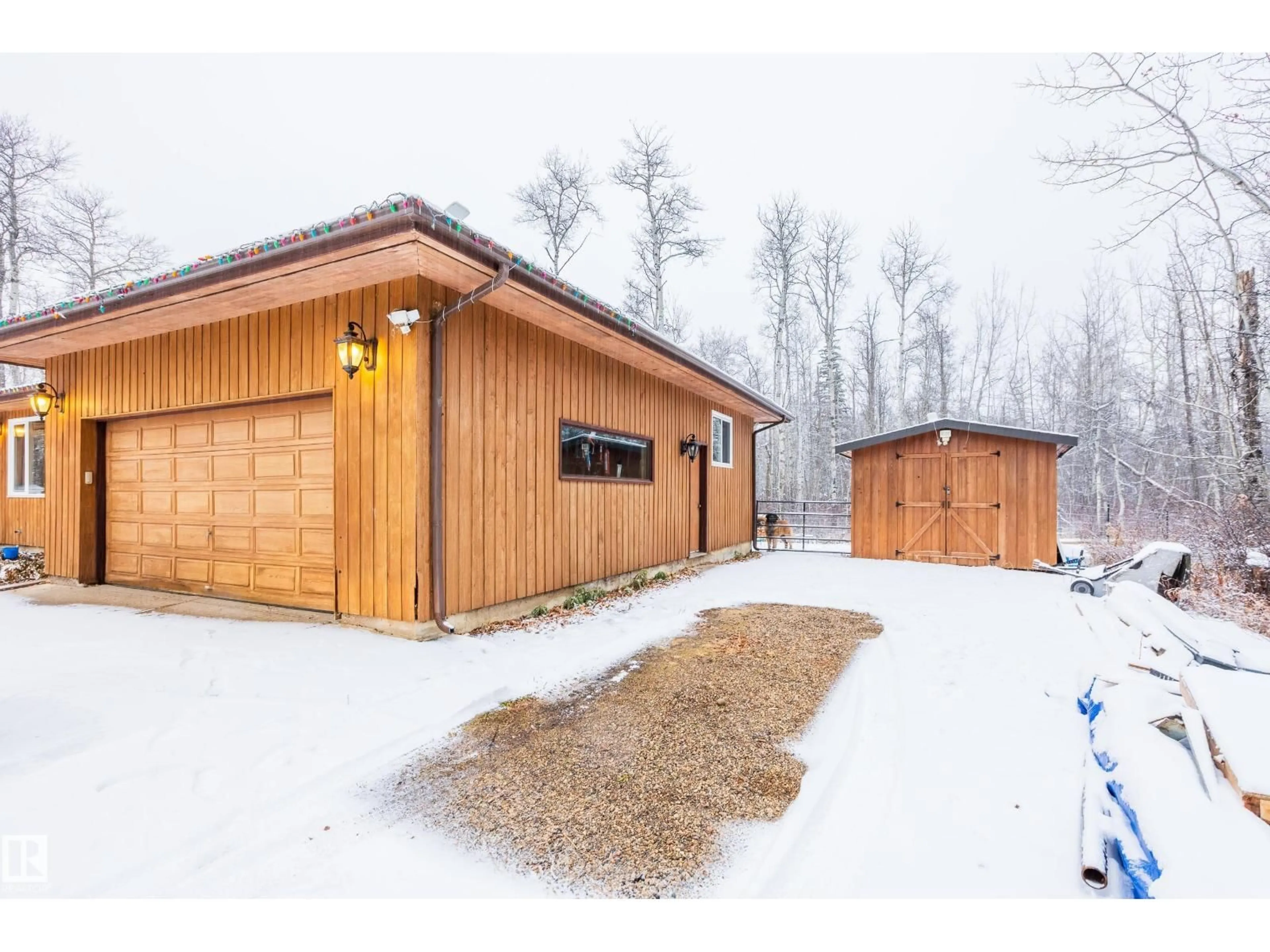 Indoor garage for 21558 TWP ROAD 520, Rural Strathcona County Alberta T8E1E5
