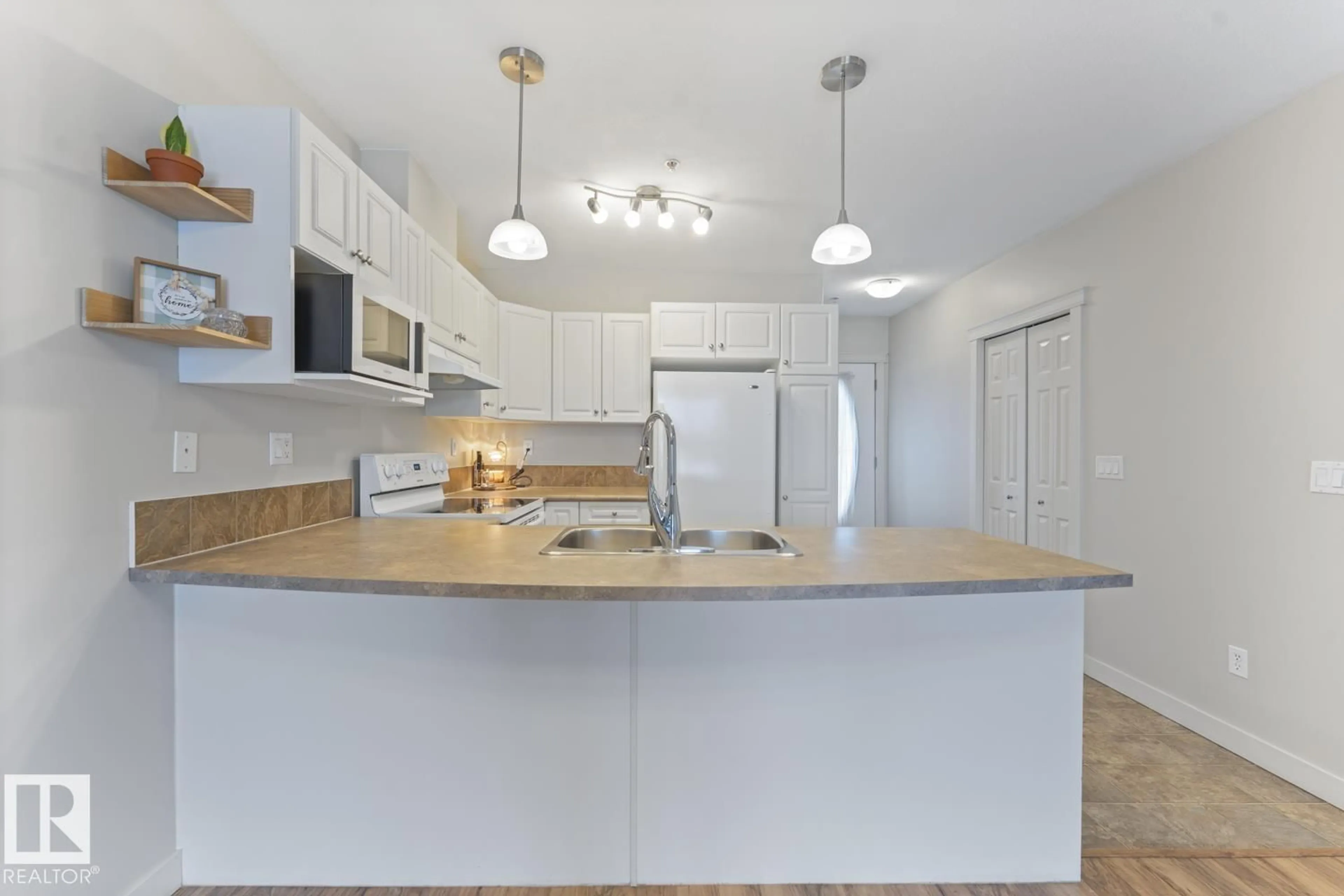 Standard kitchen, unknown for 204 - 802 12 ST, Cold Lake Alberta T9M0A7