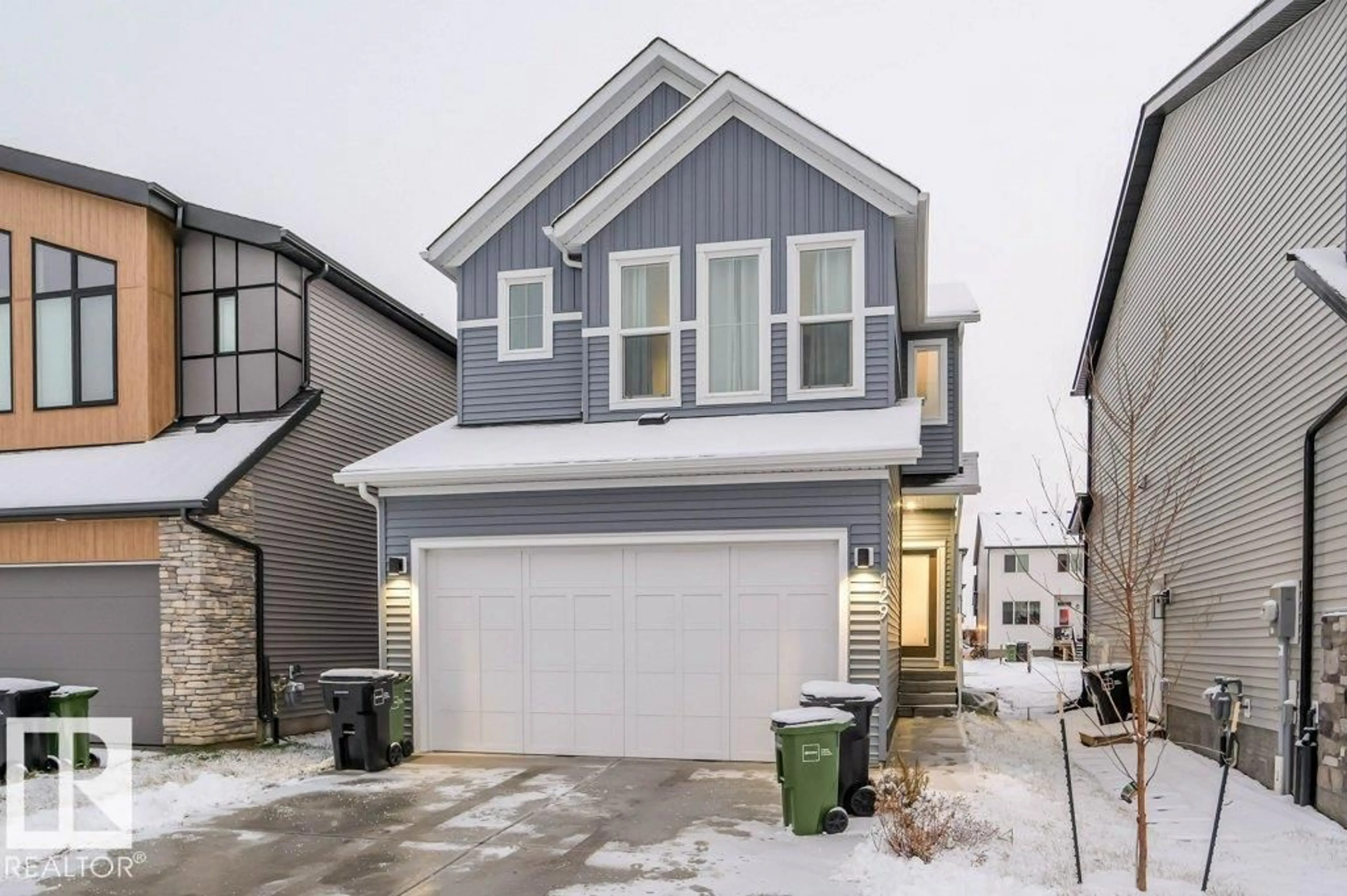 Home with vinyl exterior material, street for 129 PAISLEY GATE GA, Edmonton Alberta T6W4E3