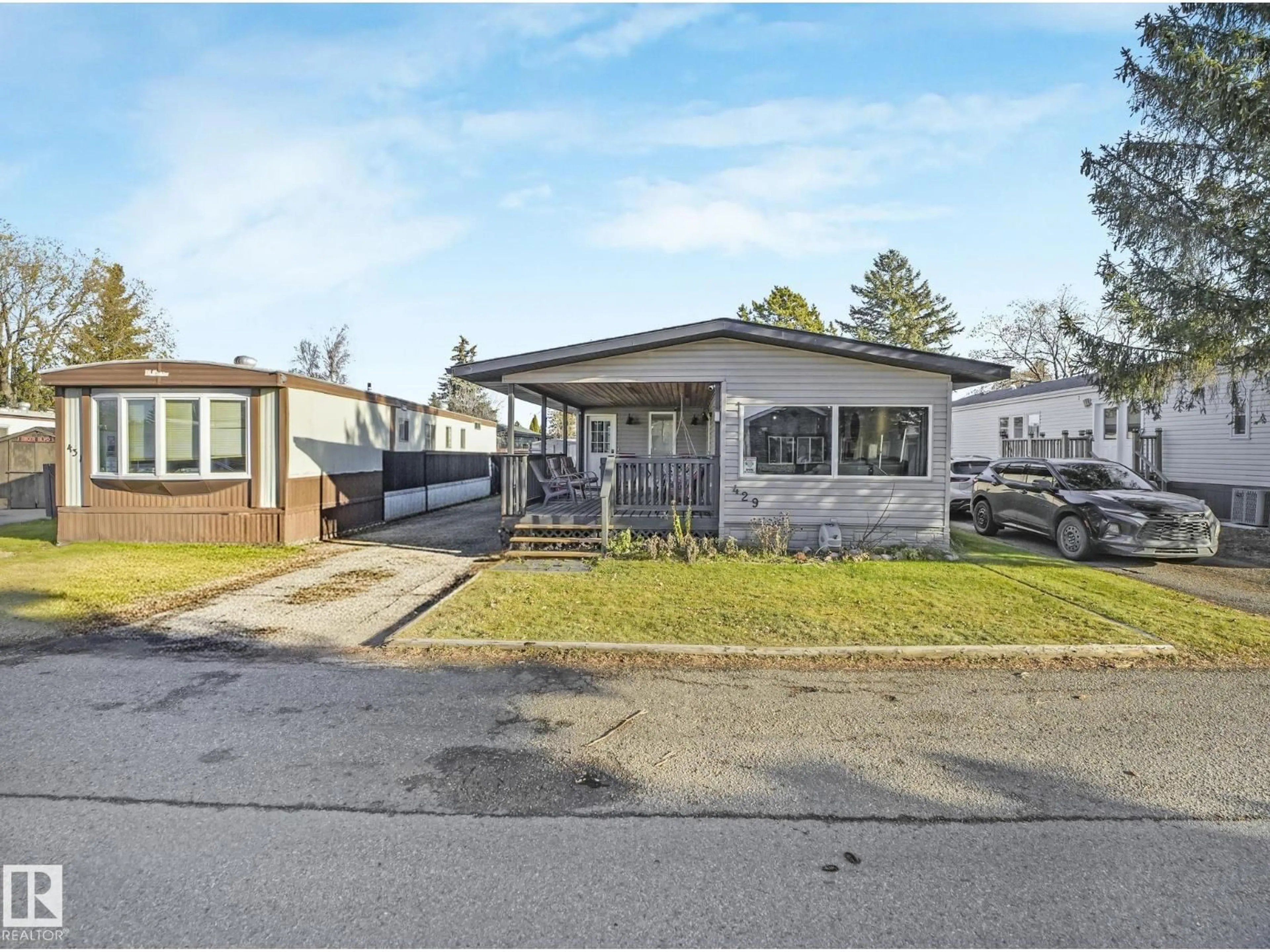 Home with vinyl exterior material, street for 429 WESTVIEW CL, Edmonton Alberta T5S1T5