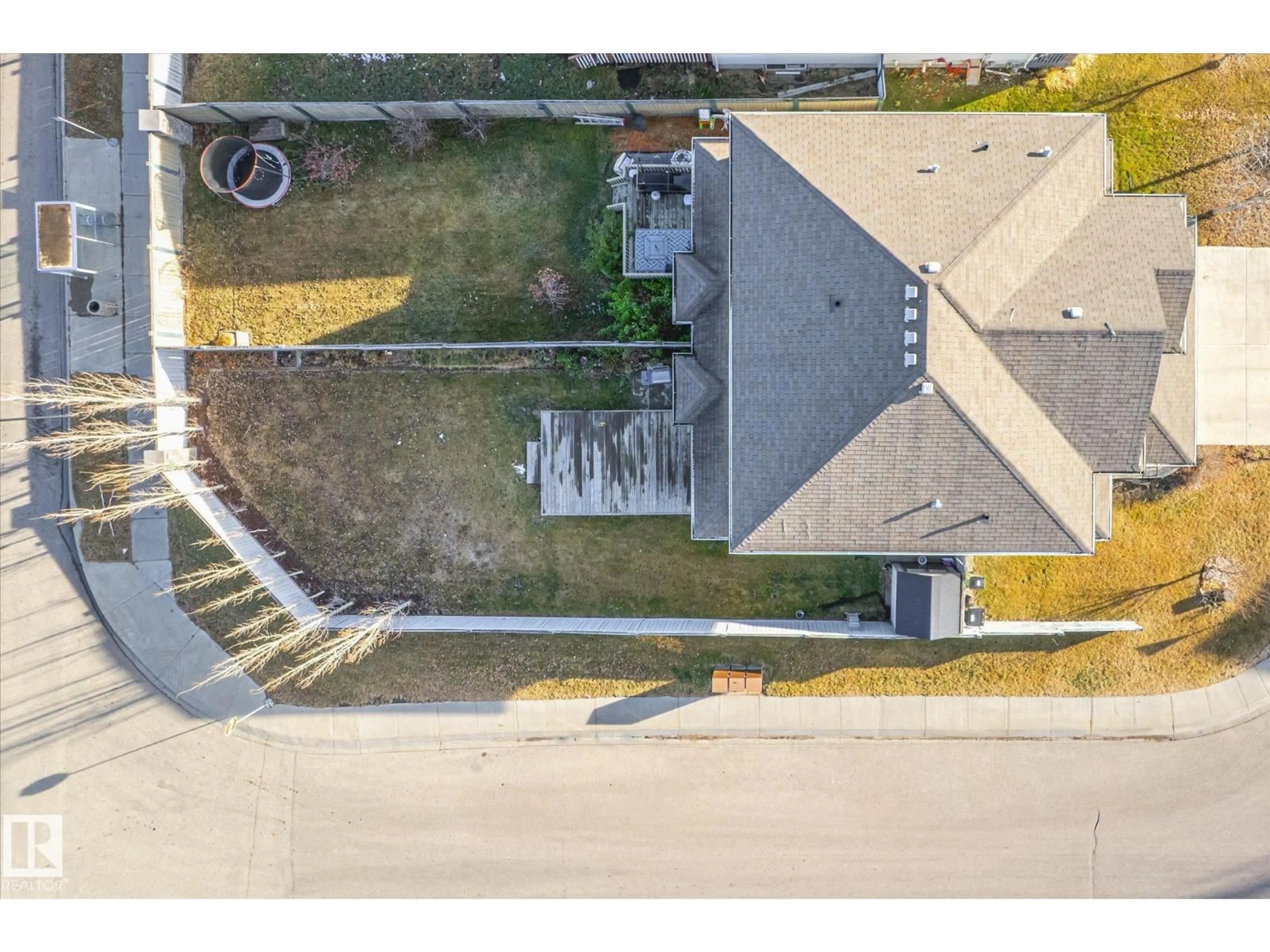 A pic from outside/outdoor area/front of a property/back of a property/a pic from drone, street for 17130 7A AV SW, Edmonton Alberta T6W0M5