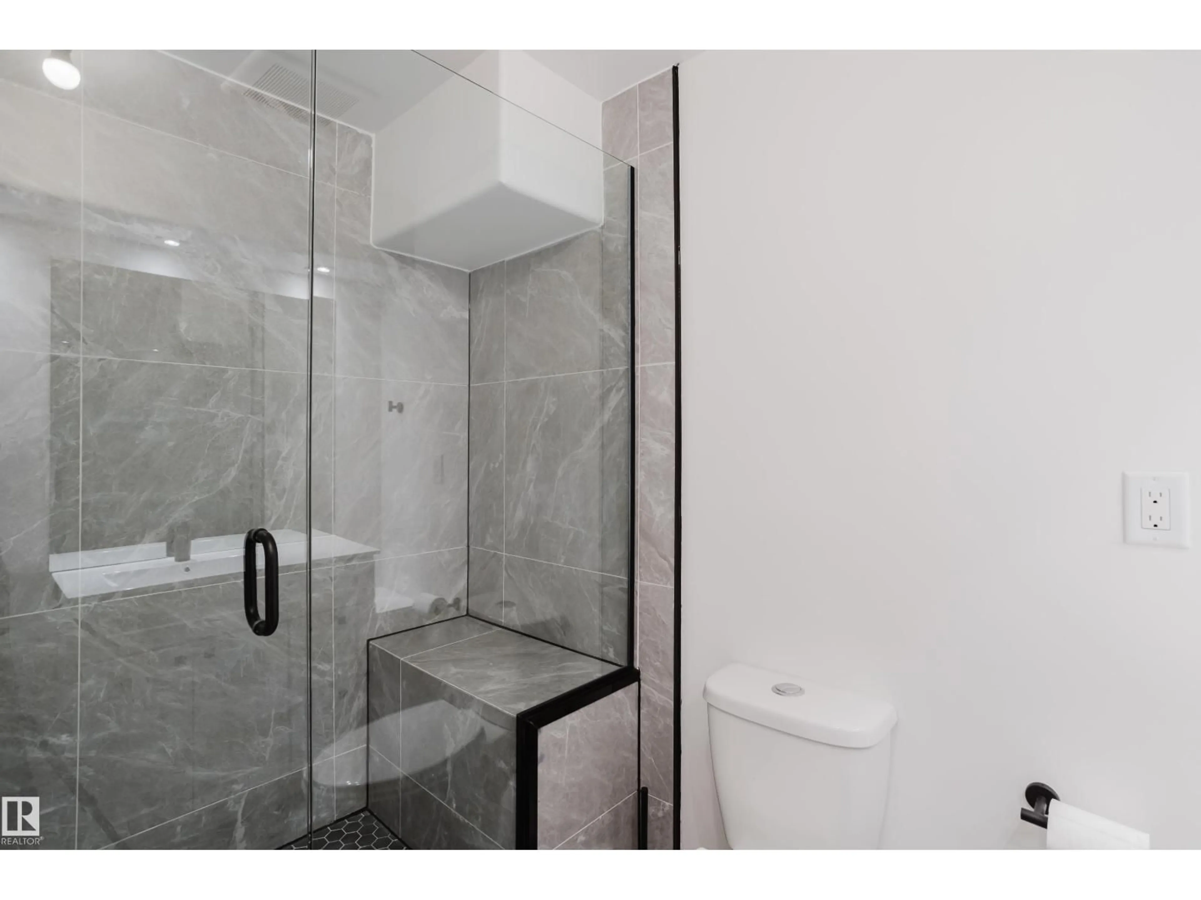 Standard bathroom, ceramic/tile floor for 287 DESROCHERS BV, Edmonton Alberta T6W3H9