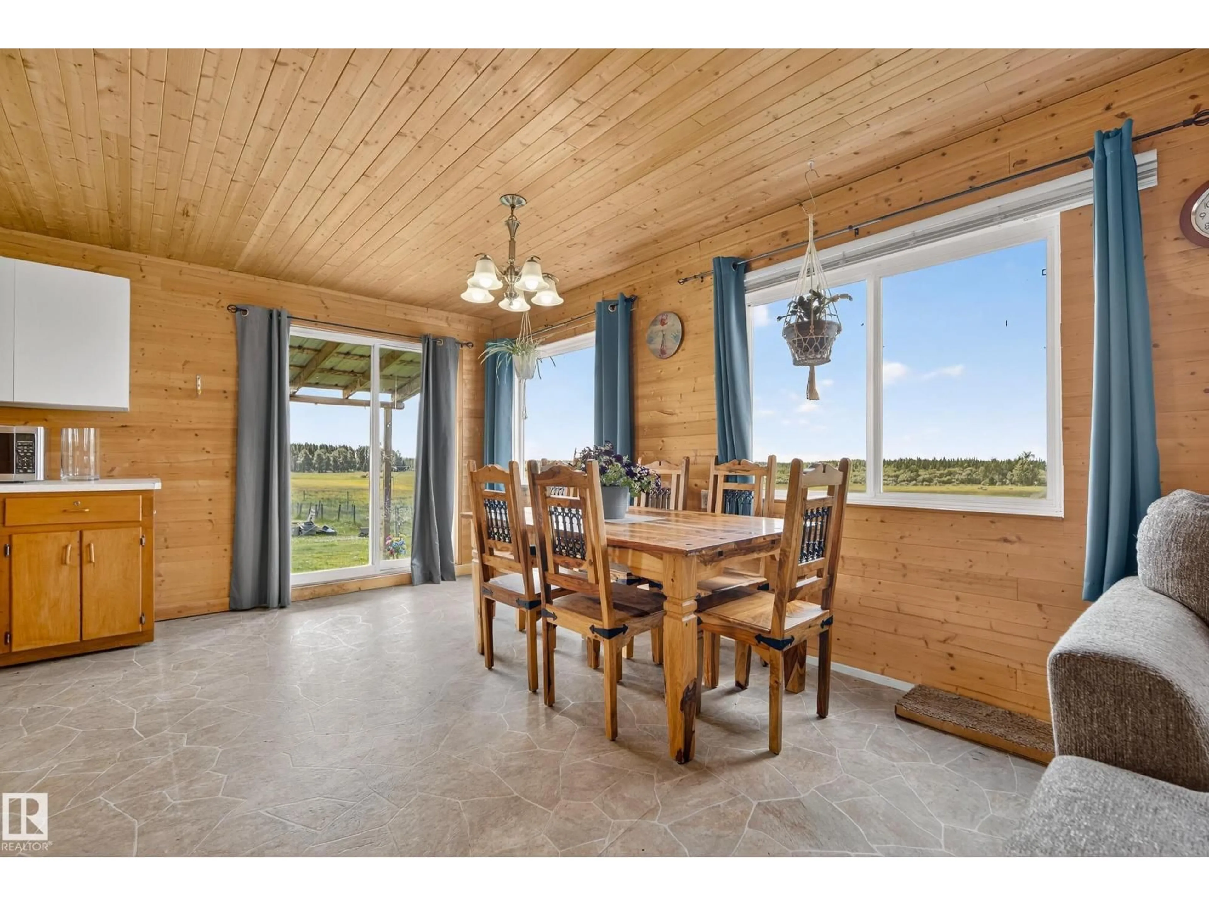 Dining room, wood/laminate floor for 11517 TWP RD 541 A, Rural Yellowhead Alberta T0E1S0