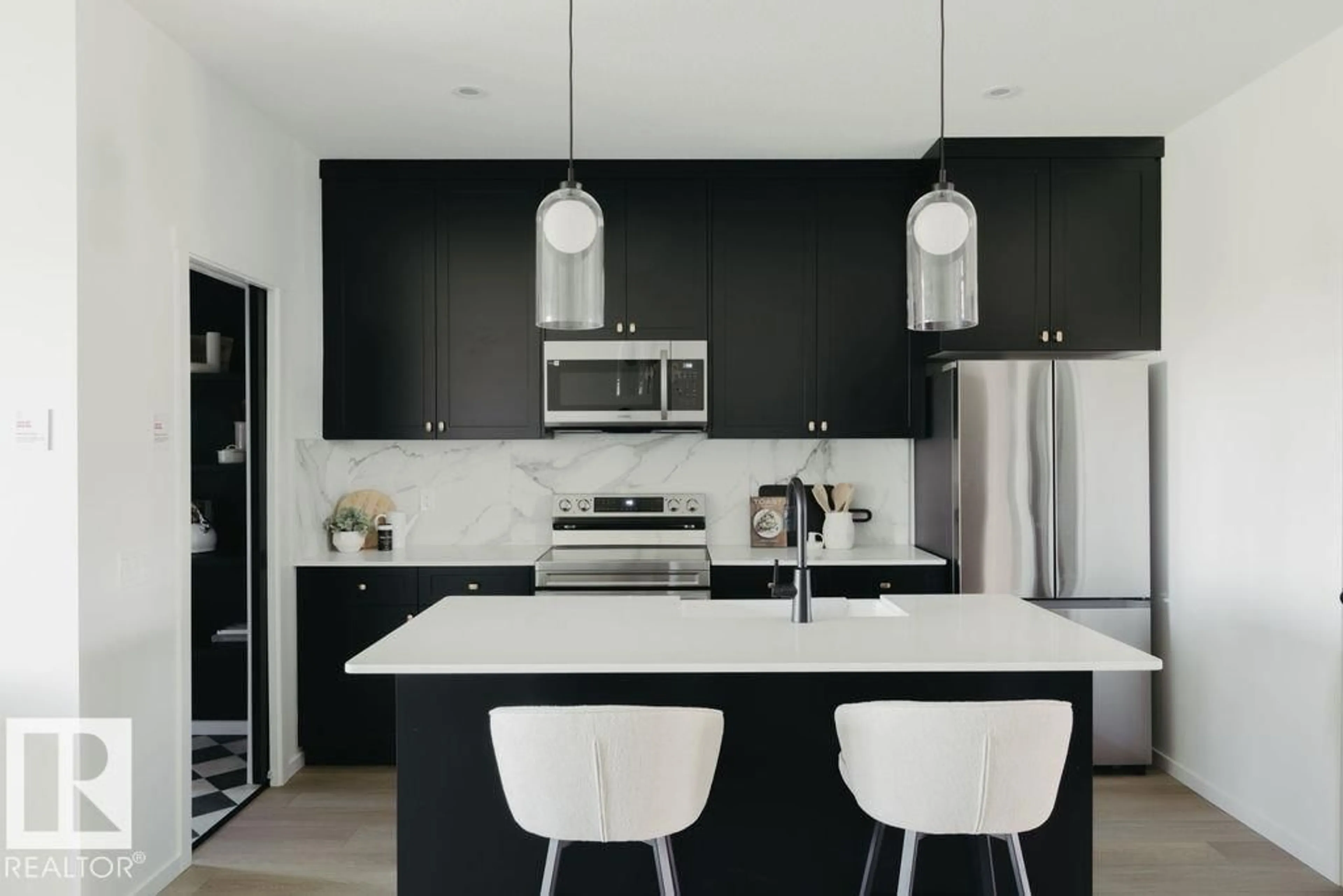 Contemporary kitchen, ceramic/tile floor for 284 CHAPPELLE DRIVE, Edmonton Alberta T6W2Z2