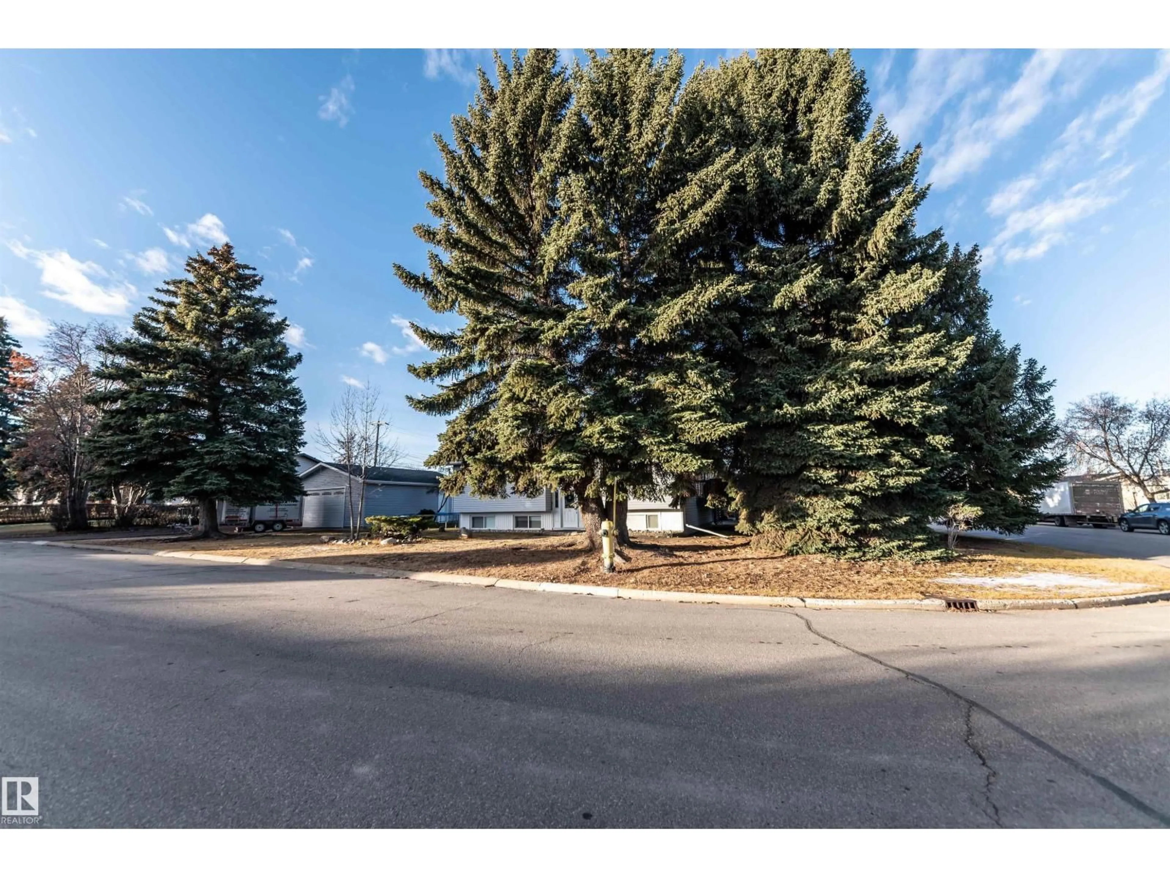 A pic from outside/outdoor area/front of a property/back of a property/a pic from drone, water/lake/river/ocean view for 26 DORCHESTER RD, Spruce Grove Alberta T7X2B1