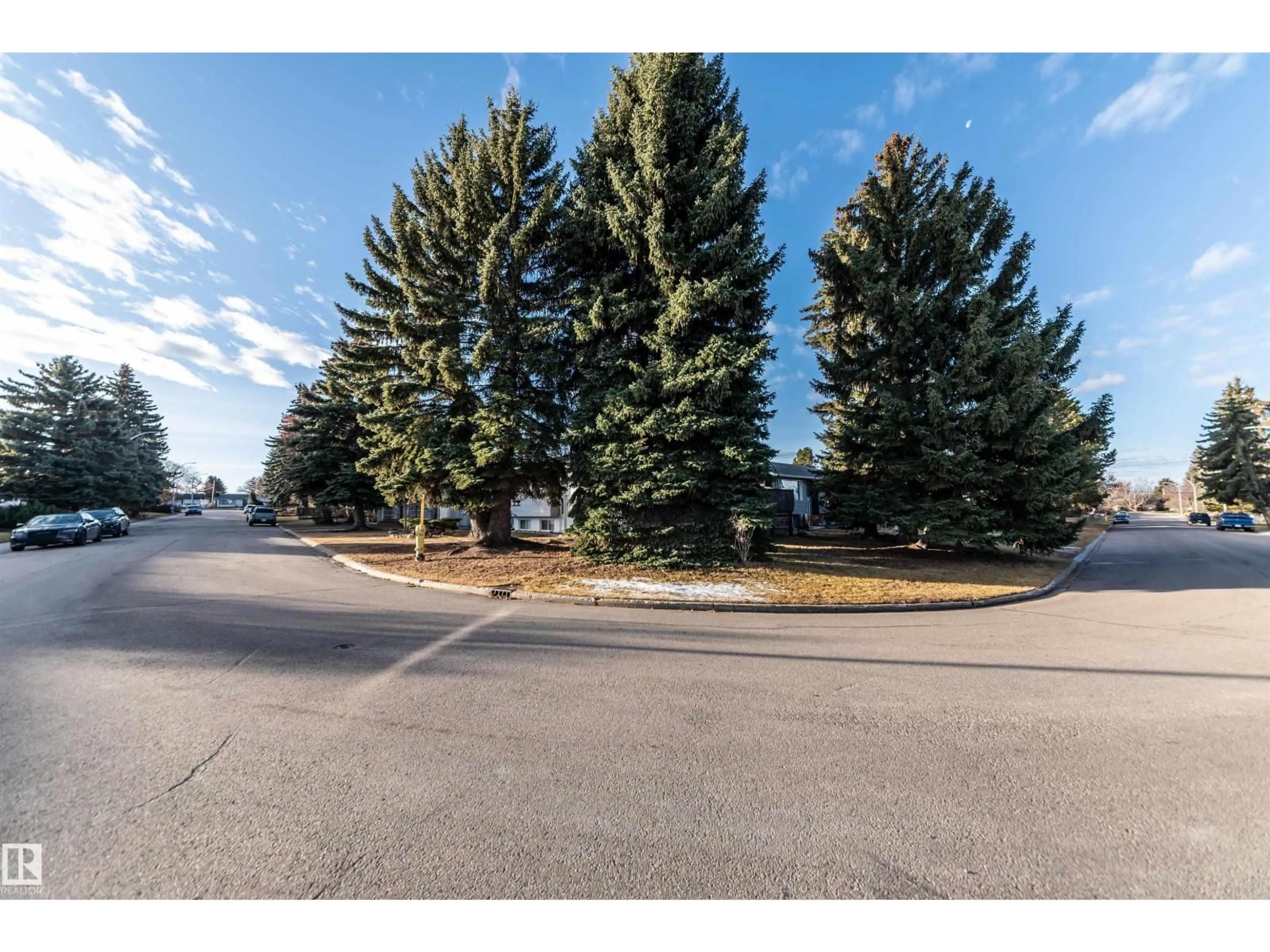 A pic from outside/outdoor area/front of a property/back of a property/a pic from drone, street for 26 DORCHESTER RD, Spruce Grove Alberta T7X2B1