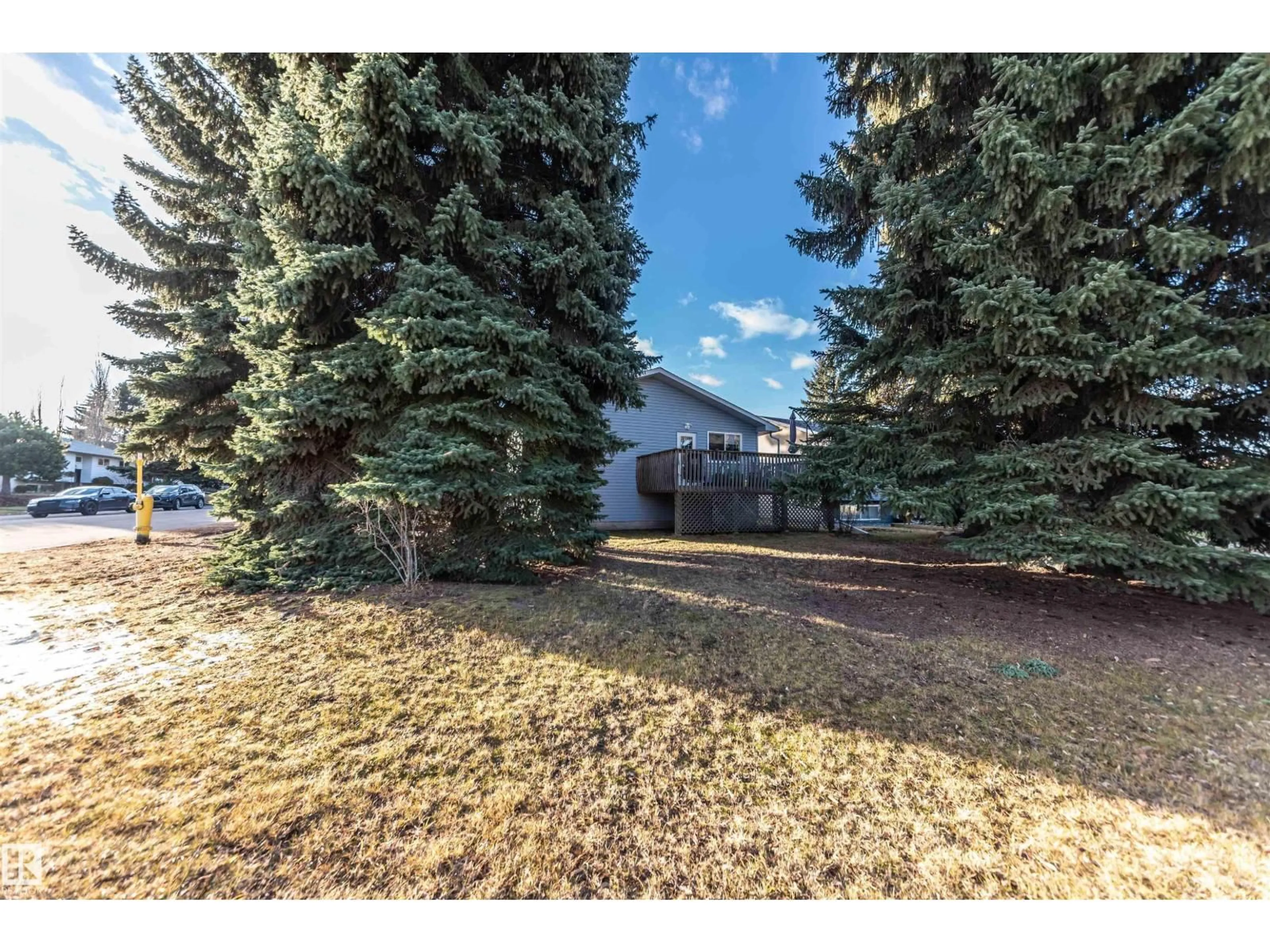 A pic from outside/outdoor area/front of a property/back of a property/a pic from drone, street for 26 DORCHESTER RD, Spruce Grove Alberta T7X2B1