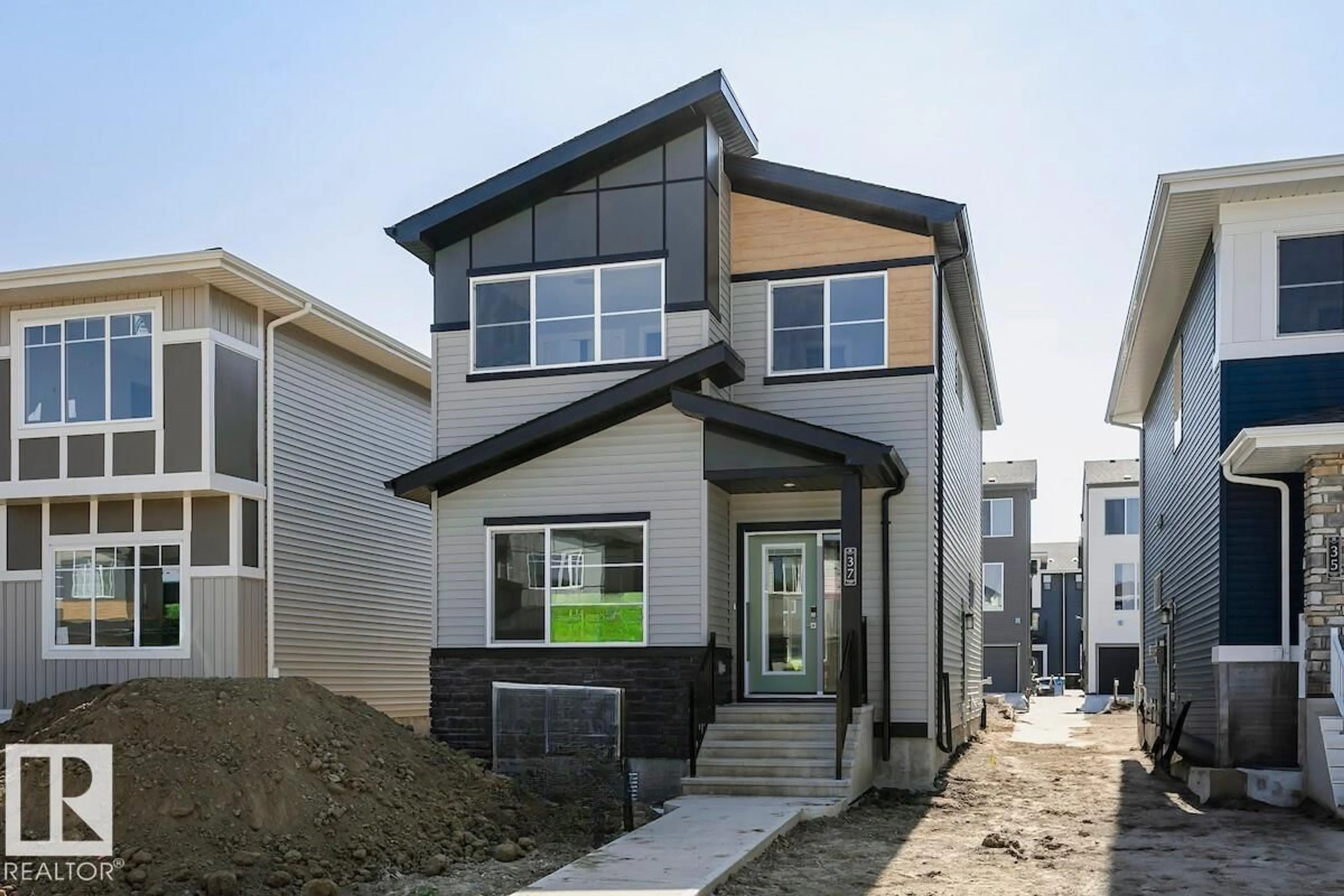 Home with vinyl exterior material, street for 37 GAMBEL LO, Spruce Grove Alberta T7X0C9