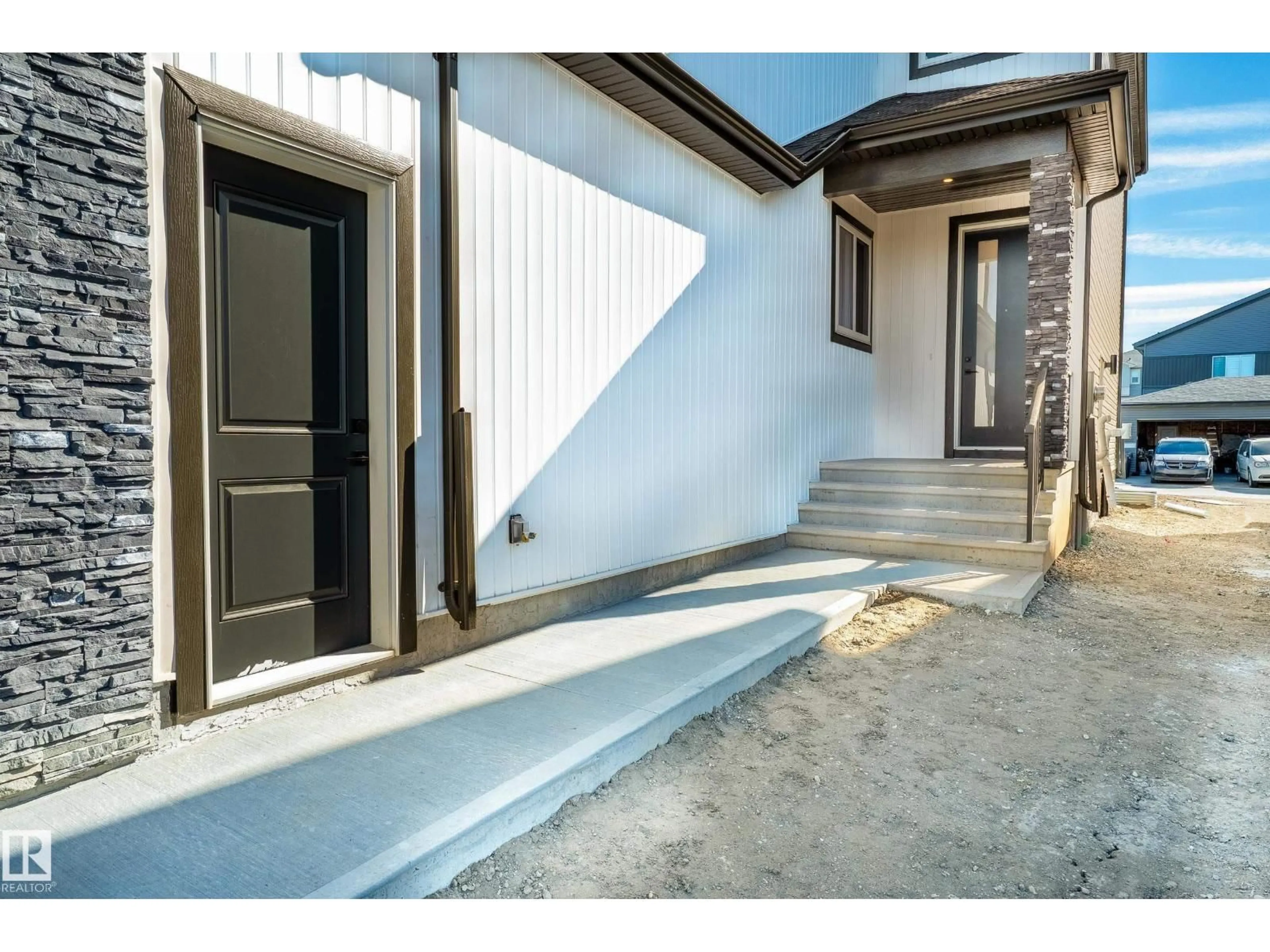 Indoor entryway for 119 LILAC CL, Leduc Alberta T9E1R3