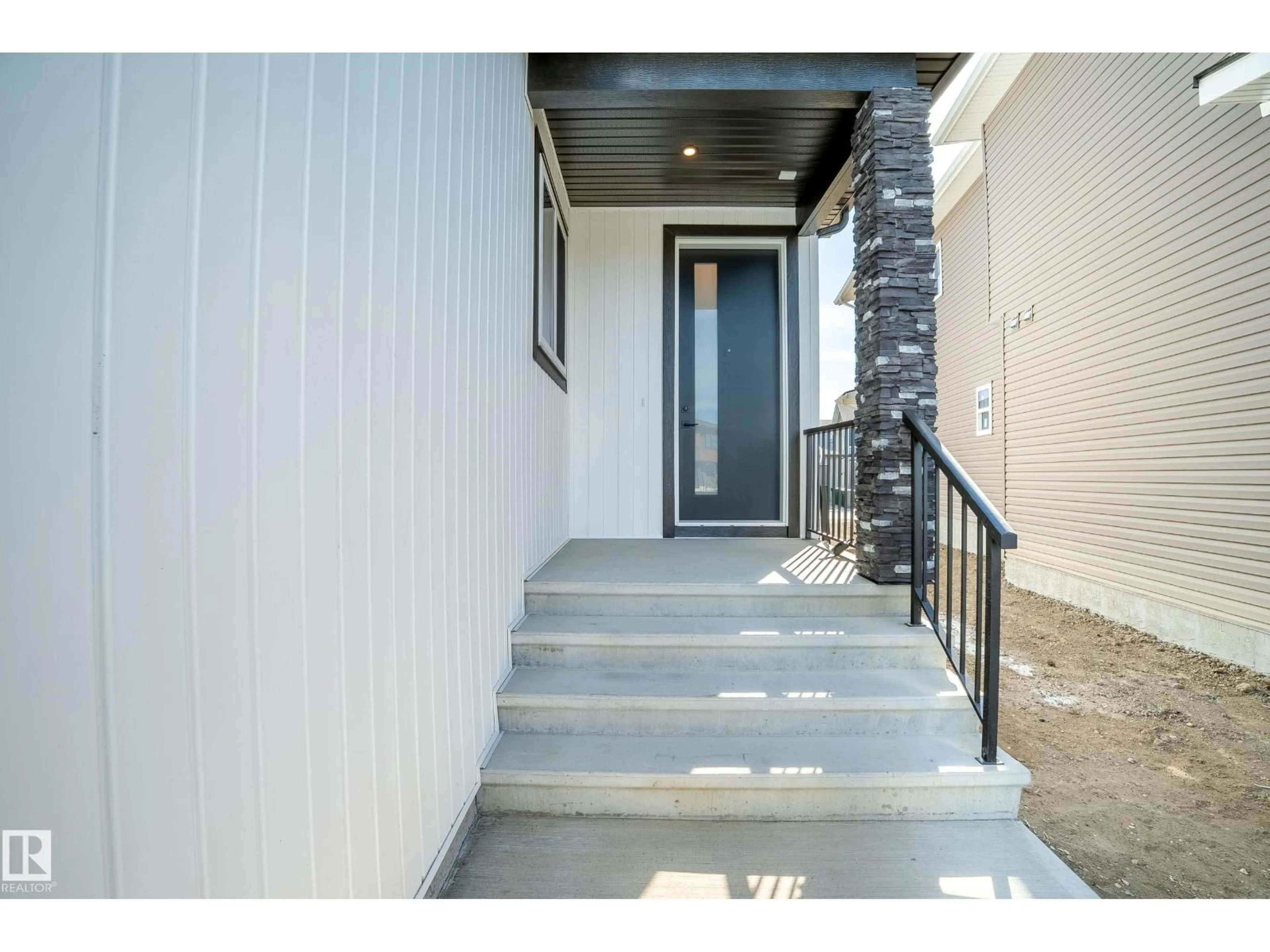 Indoor entryway for 119 LILAC CL, Leduc Alberta T9E1R3