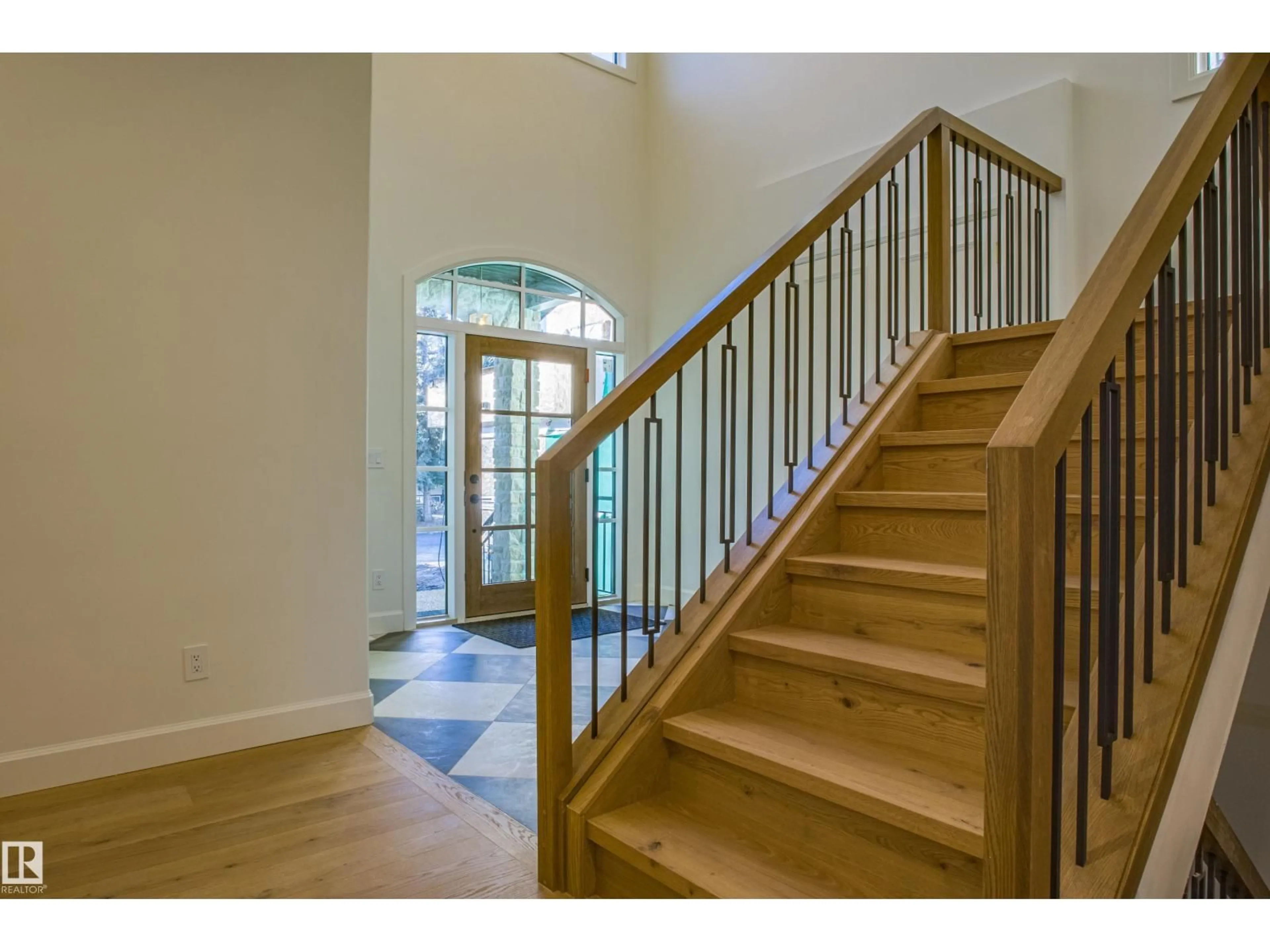 Indoor entryway for NW - 12304 39 AV, Edmonton Alberta T6J0N2