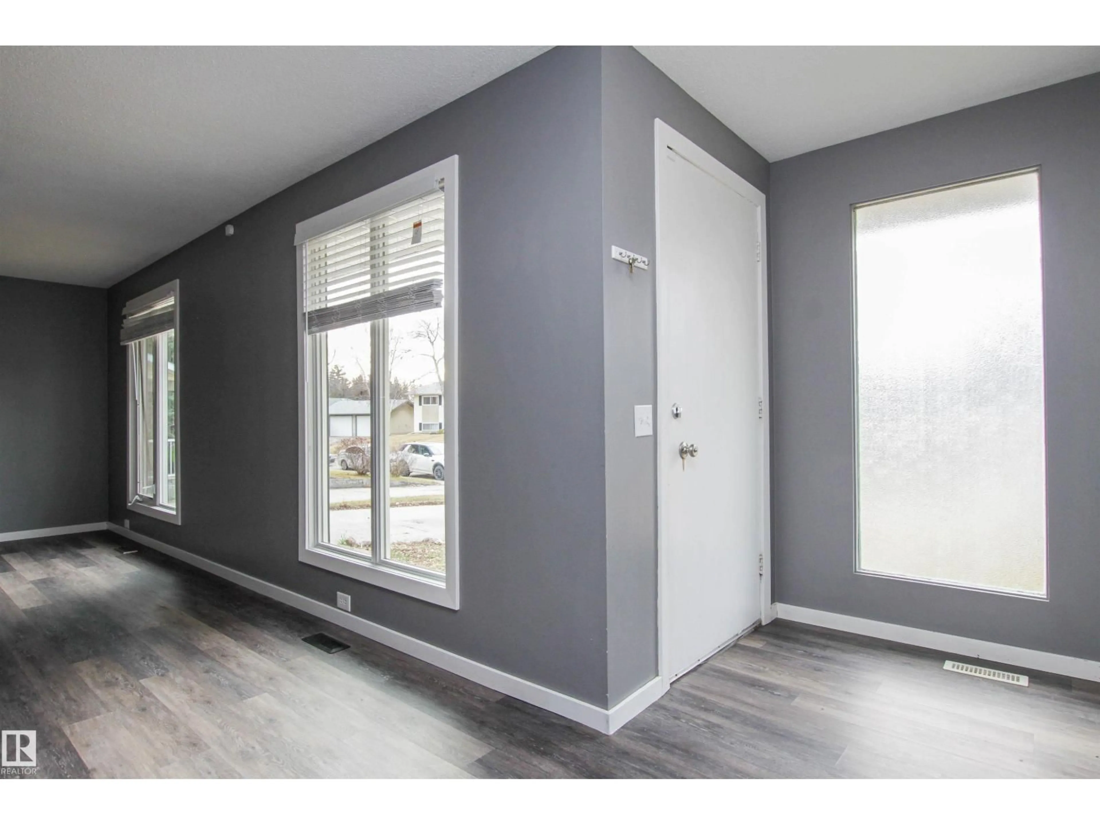 Indoor entryway for 6 MARKET ST, Sherwood Park Alberta T8A0T6
