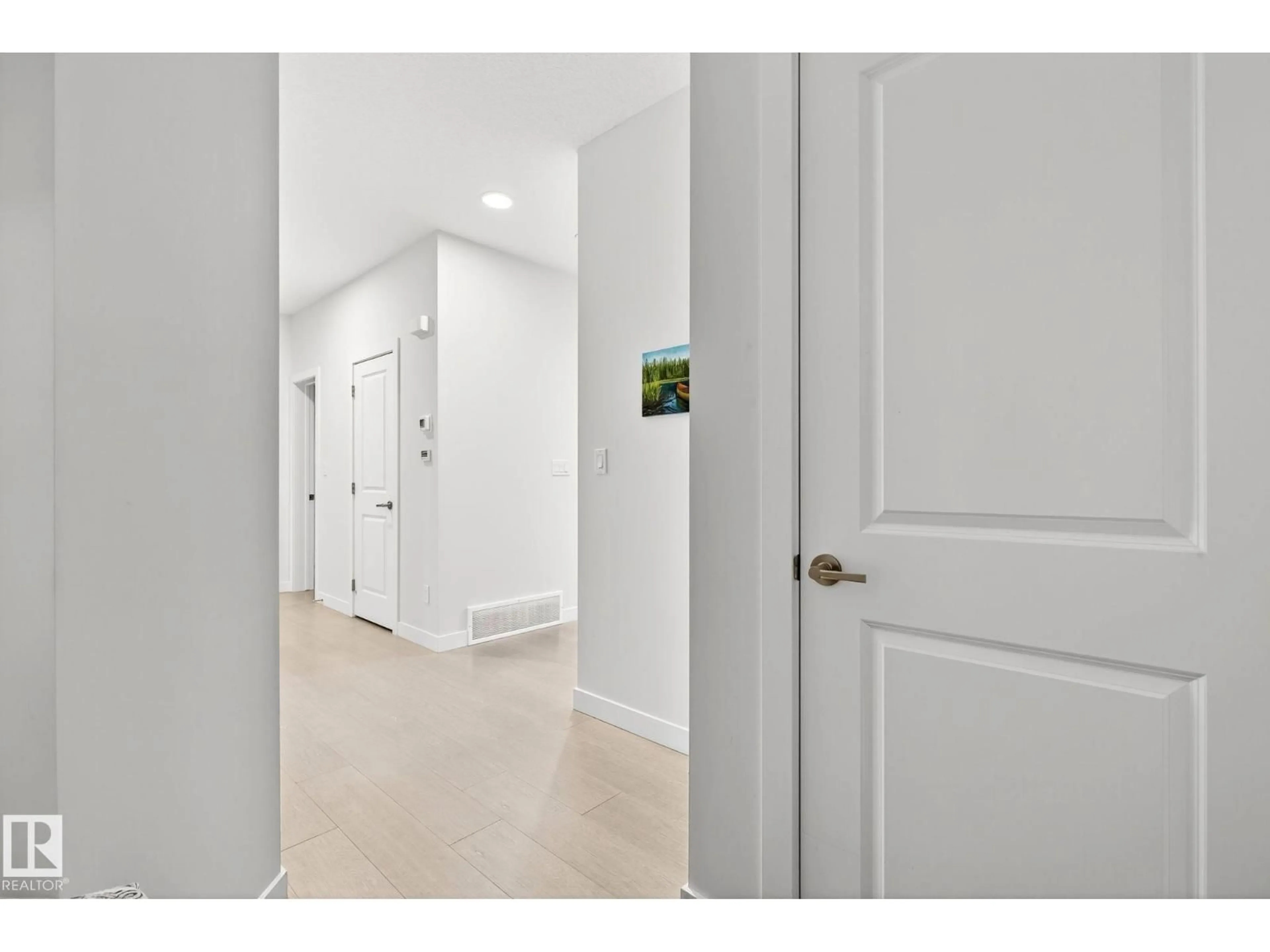 Indoor entryway for 1624 ERKER WY, Edmonton Alberta T6M0Z8