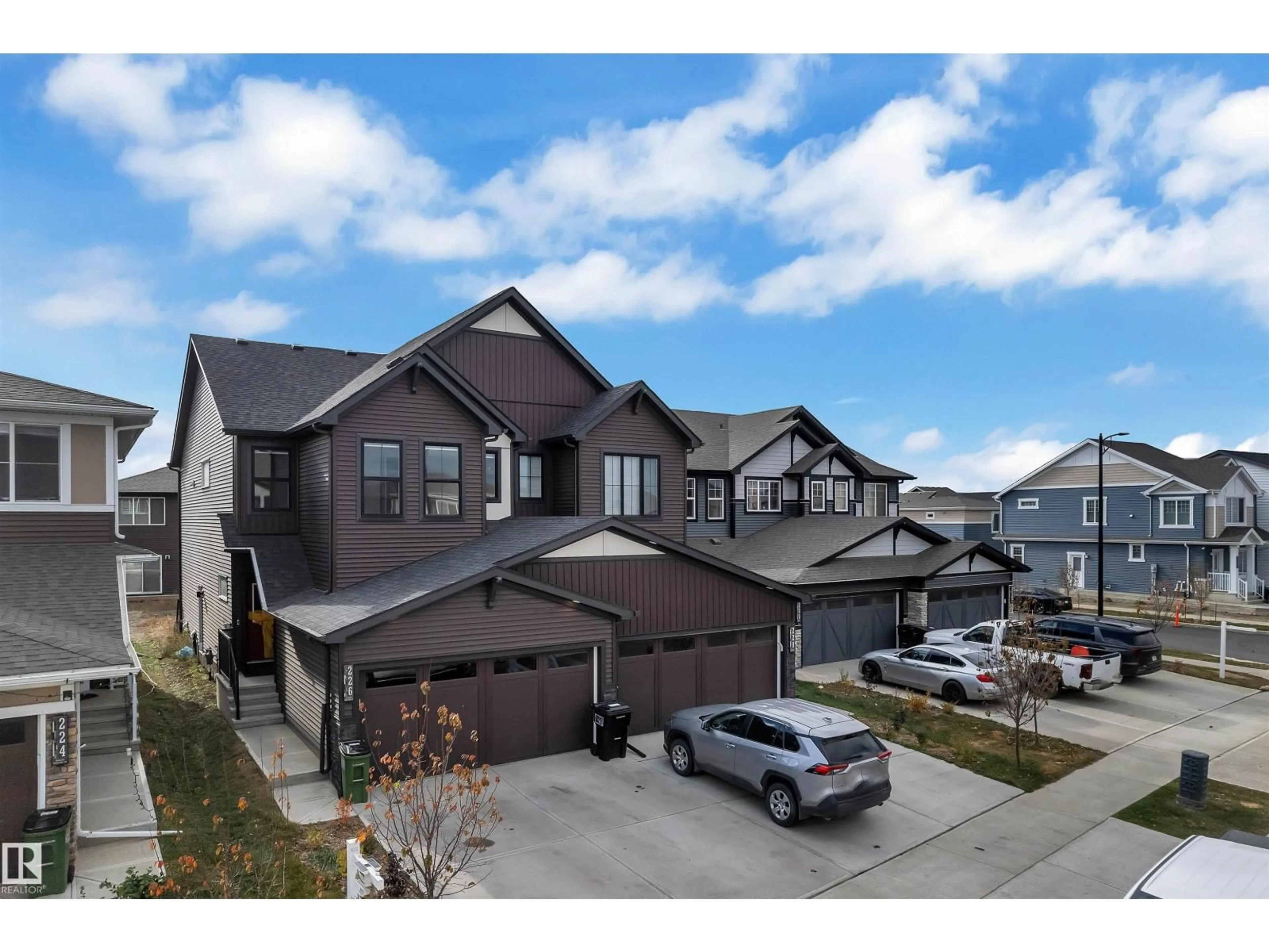 A pic from outside/outdoor area/front of a property/back of a property/a pic from drone, street for 226 ORCHARDS BV, Edmonton Alberta T6X2G9