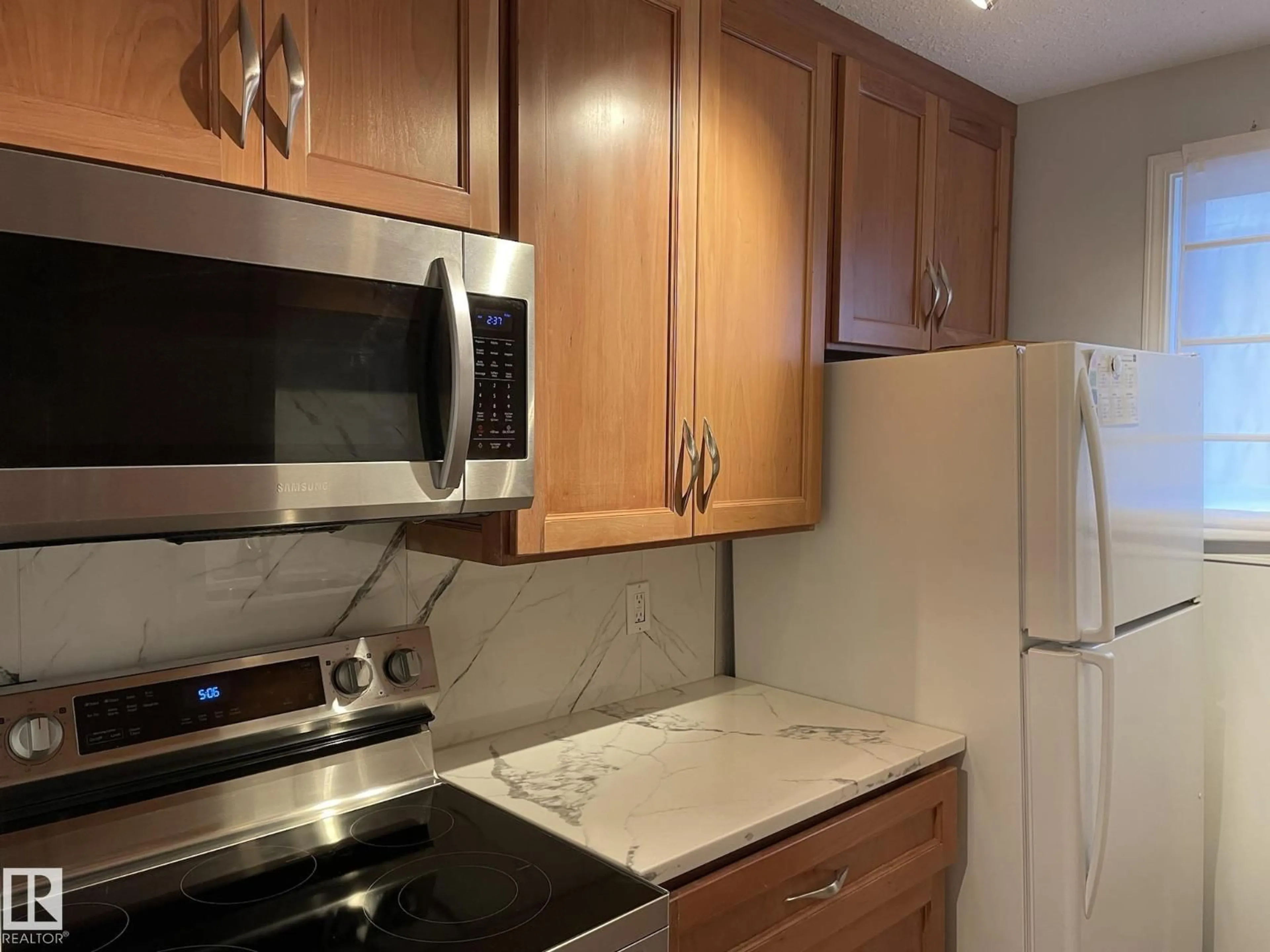 Standard kitchen, unknown for 18323 66 AV, Edmonton Alberta T5T1Z5