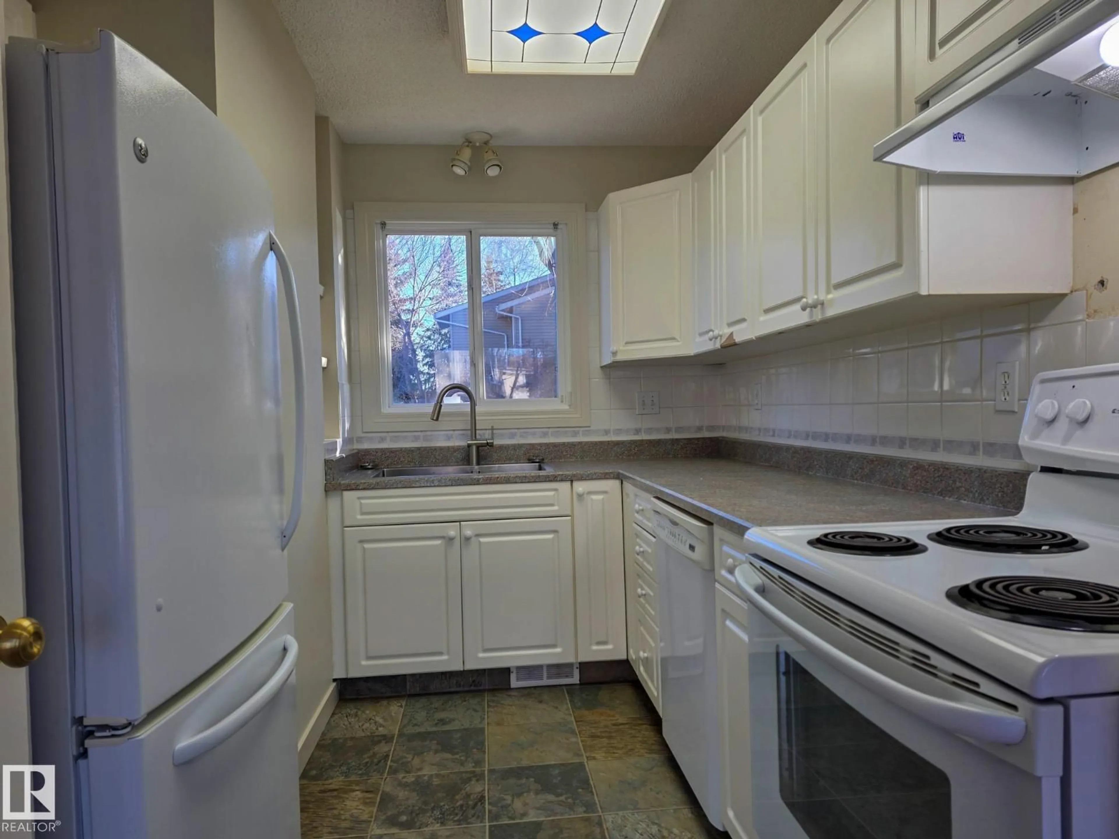 Standard kitchen, unknown for 110 BROOKWOOD DR, Spruce Grove Alberta T5Z1A4