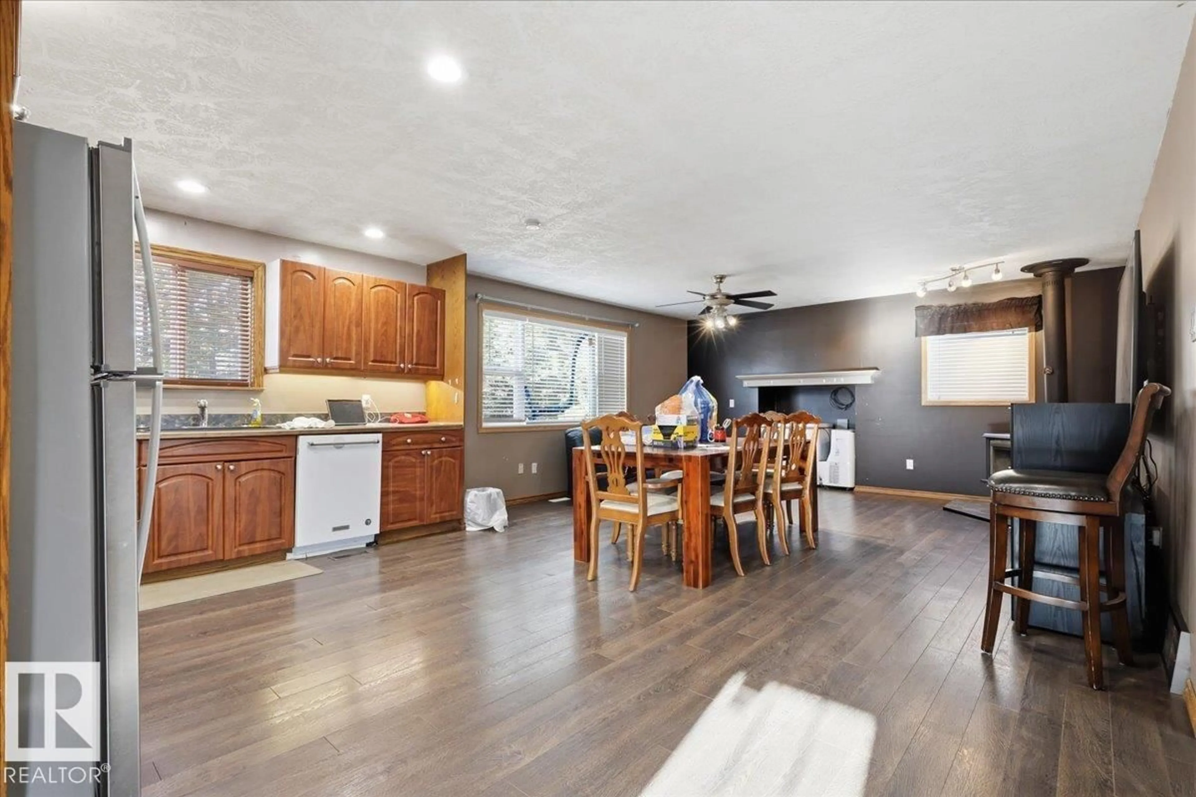Open concept kitchen, unknown for 5309 52 ST, Thorsby Alberta T0C2P0