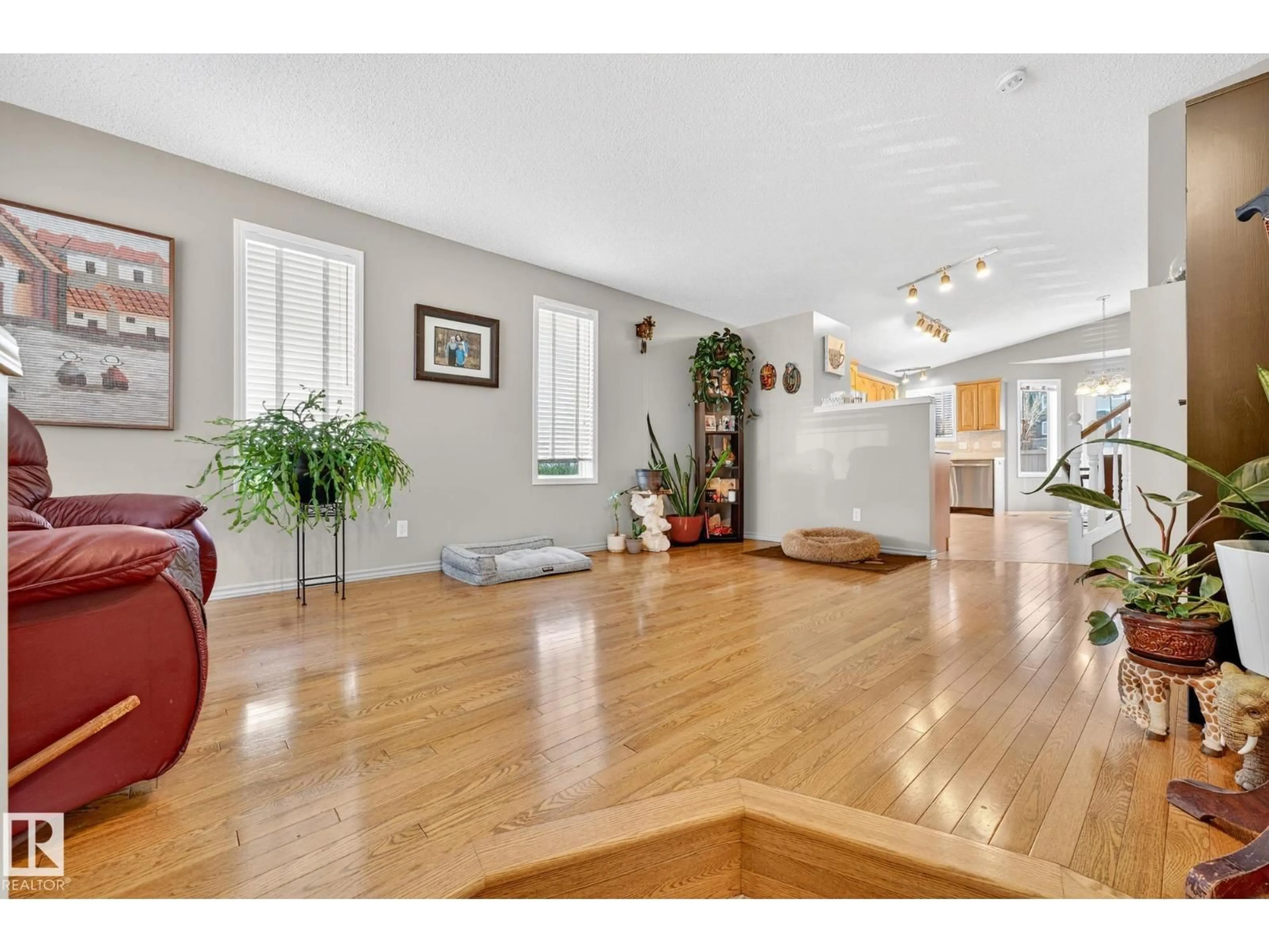 Indoor foyer for 8304 170 AV, Edmonton Alberta T5Z3G8