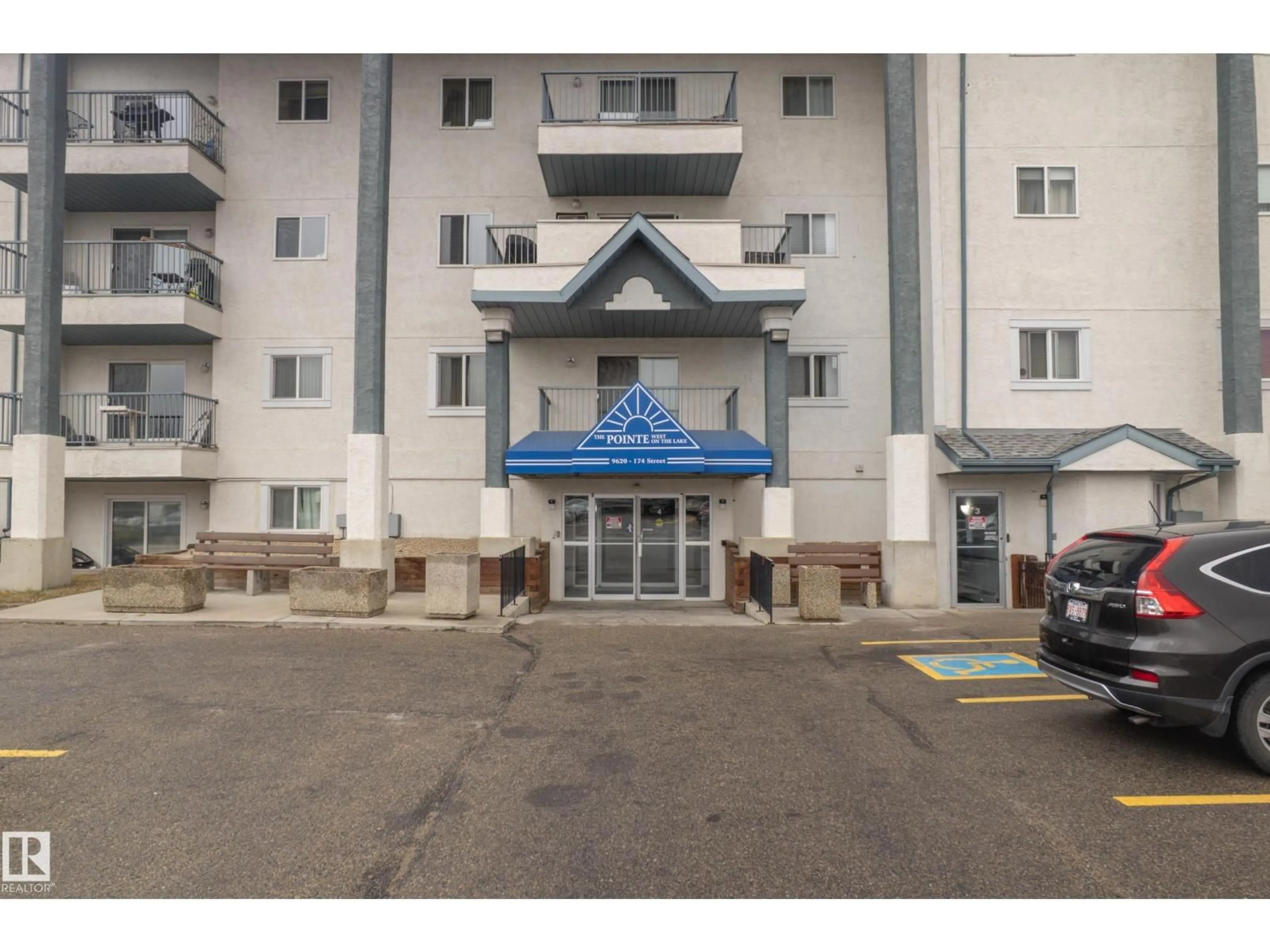 Indoor foyer for 9620 - 131 174 ST, Edmonton Alberta T5T6B9