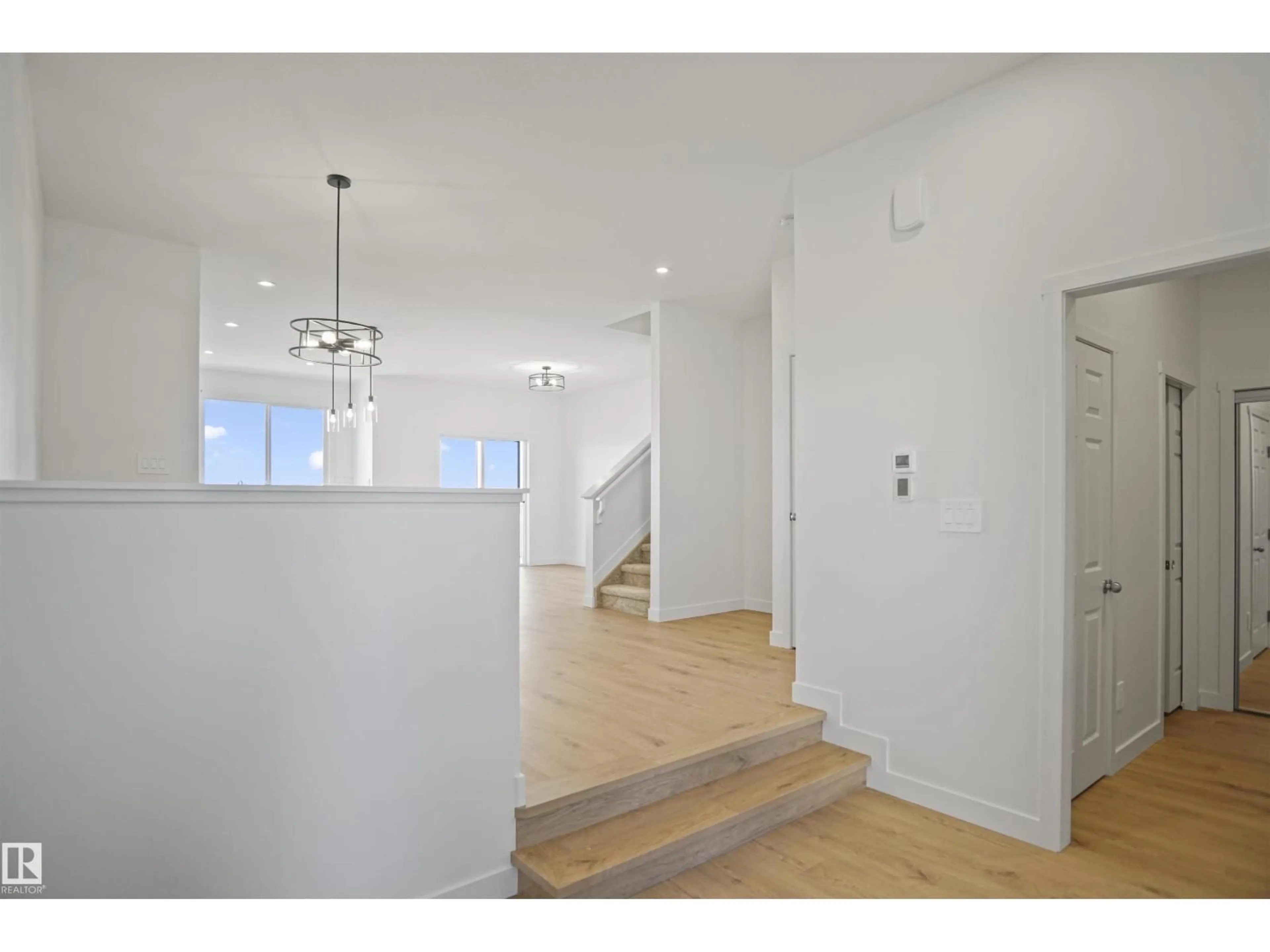 Indoor foyer for 1165 SOUTH CREEK WD, Stony Plain Alberta T7Z0P1