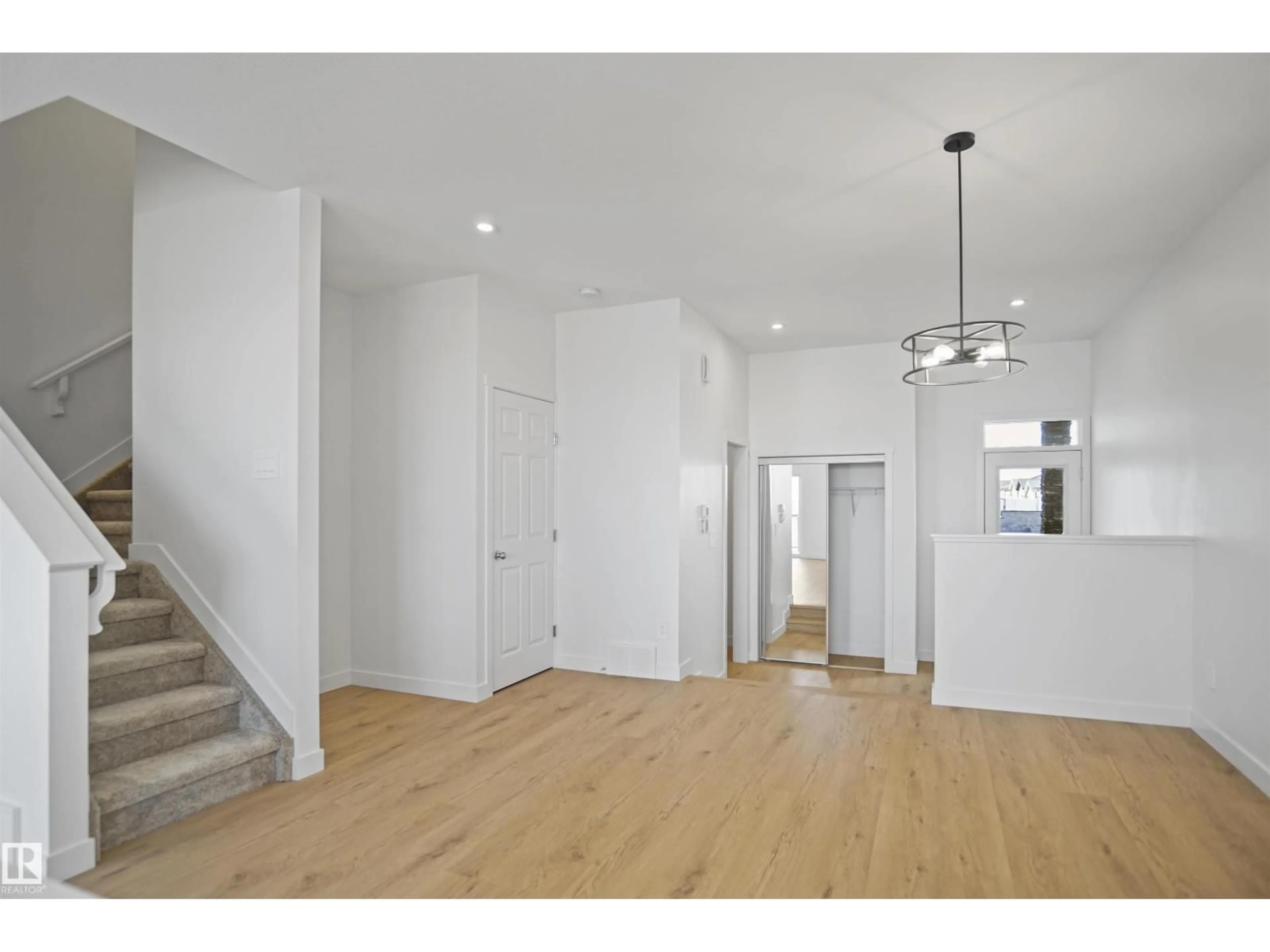 Indoor entryway for 1165 SOUTH CREEK WD, Stony Plain Alberta T7Z0P1