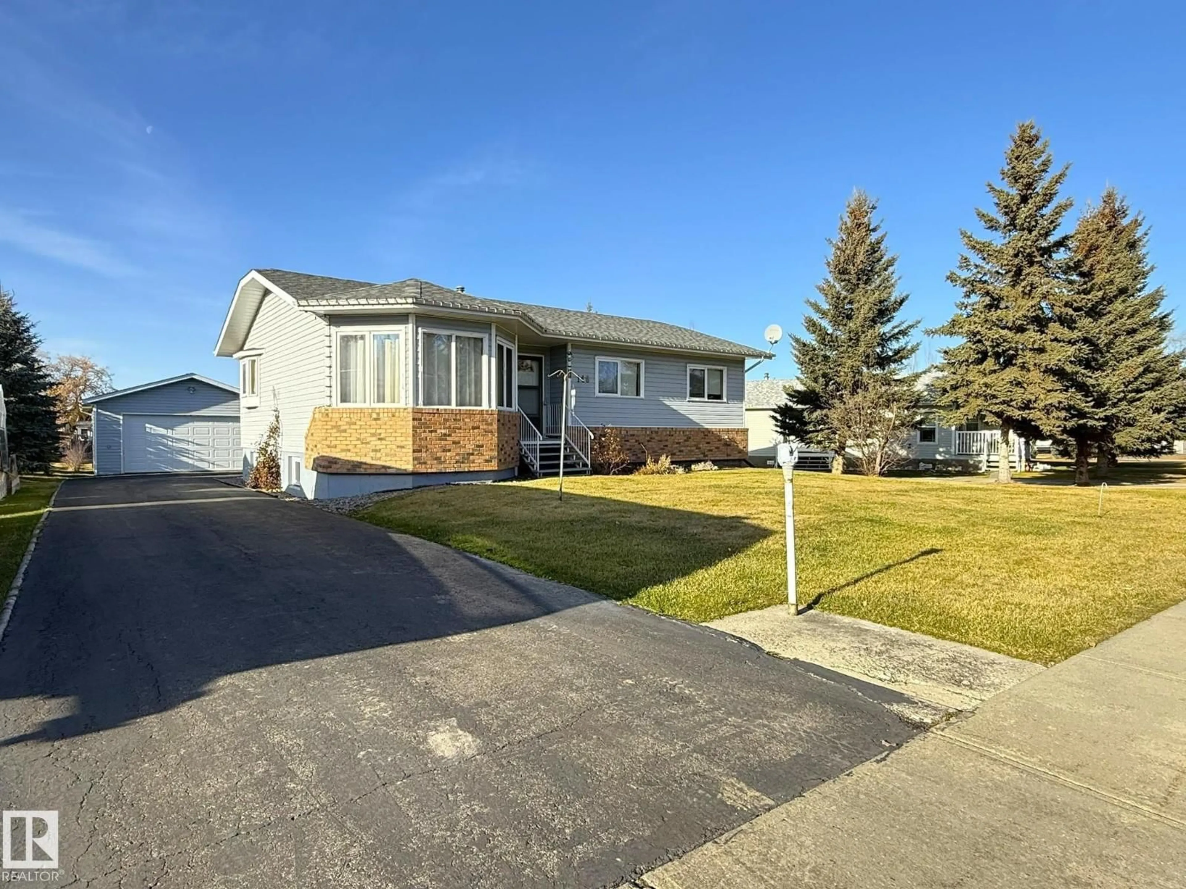 Home with vinyl exterior material, street for 148 WILLOW DR, Breton Alberta T0C0P0